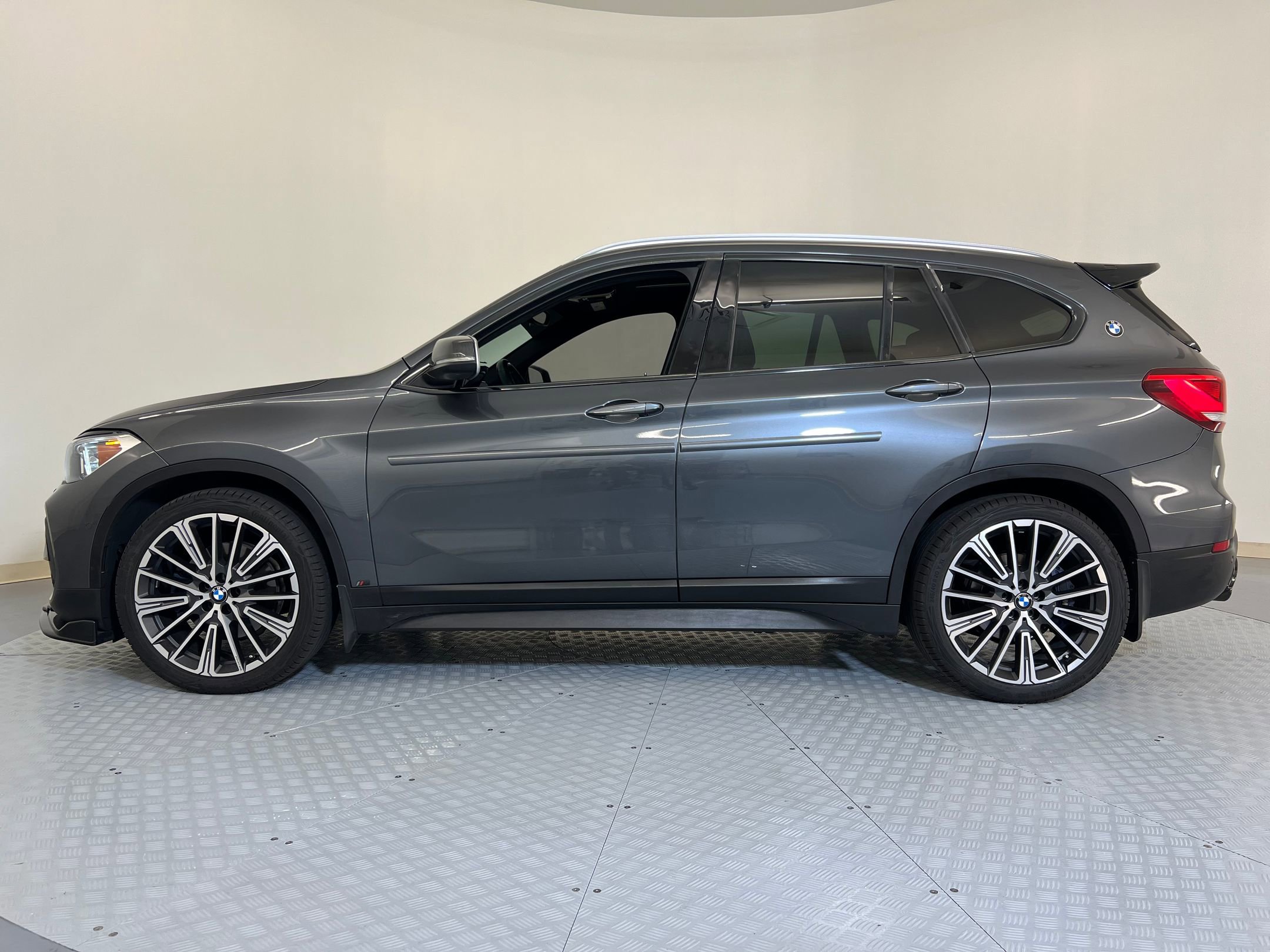 2021 Bmw X1 XDrive28i photo 2