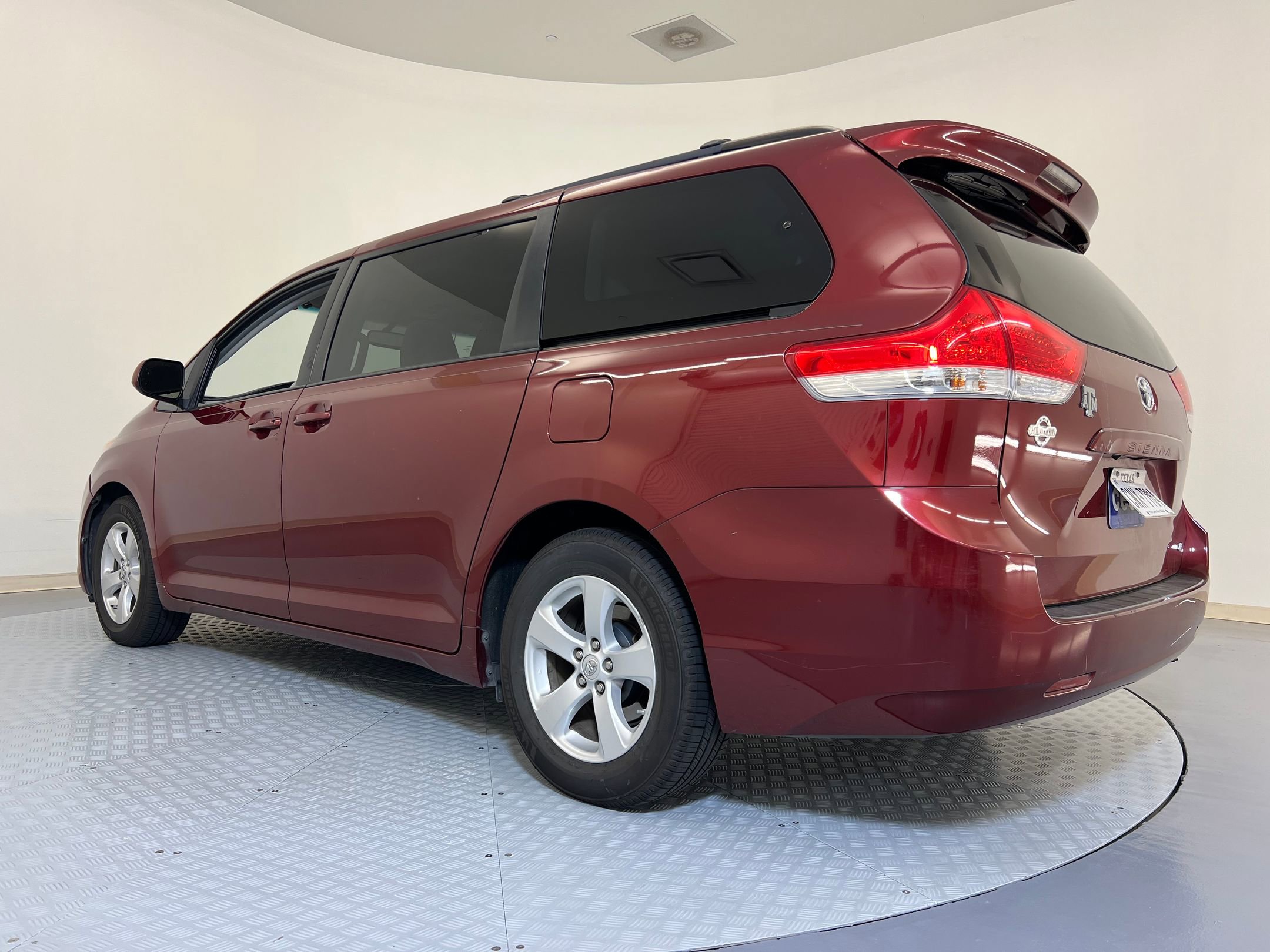 2013 Toyota Sienna LE photo 3