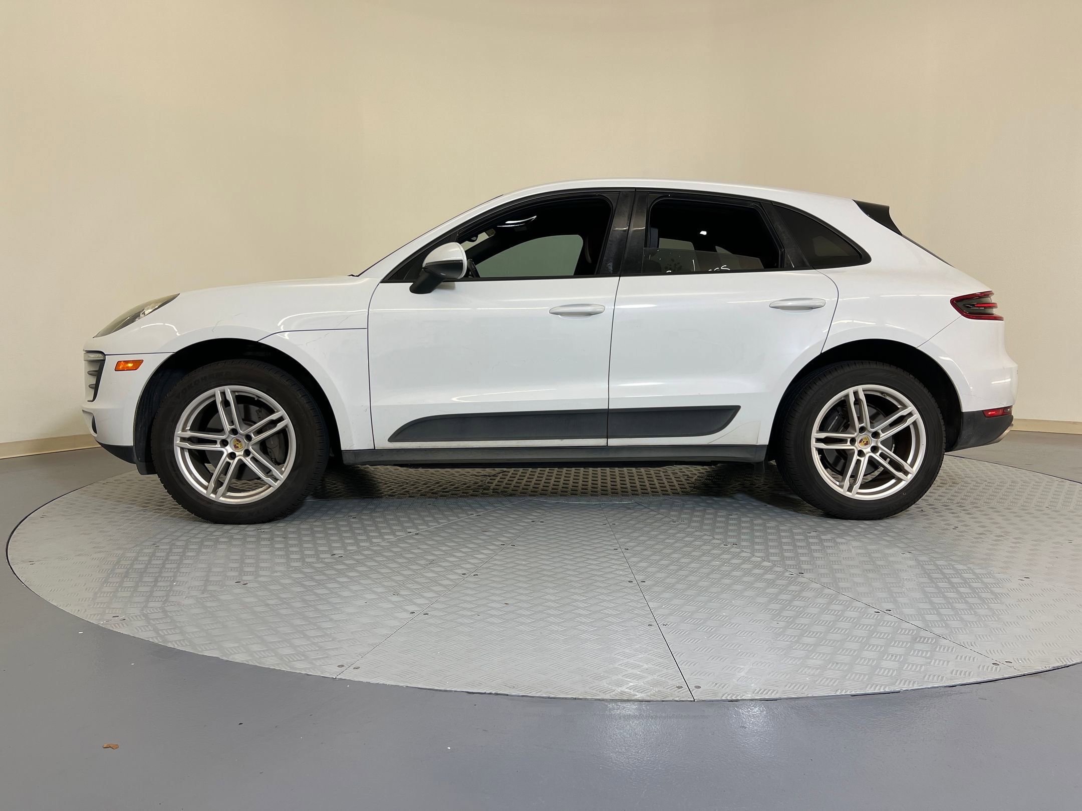 Used 2017 Porsche Macan Base with VIN WP1AA2A59HLB83351 for sale in Katy, TX