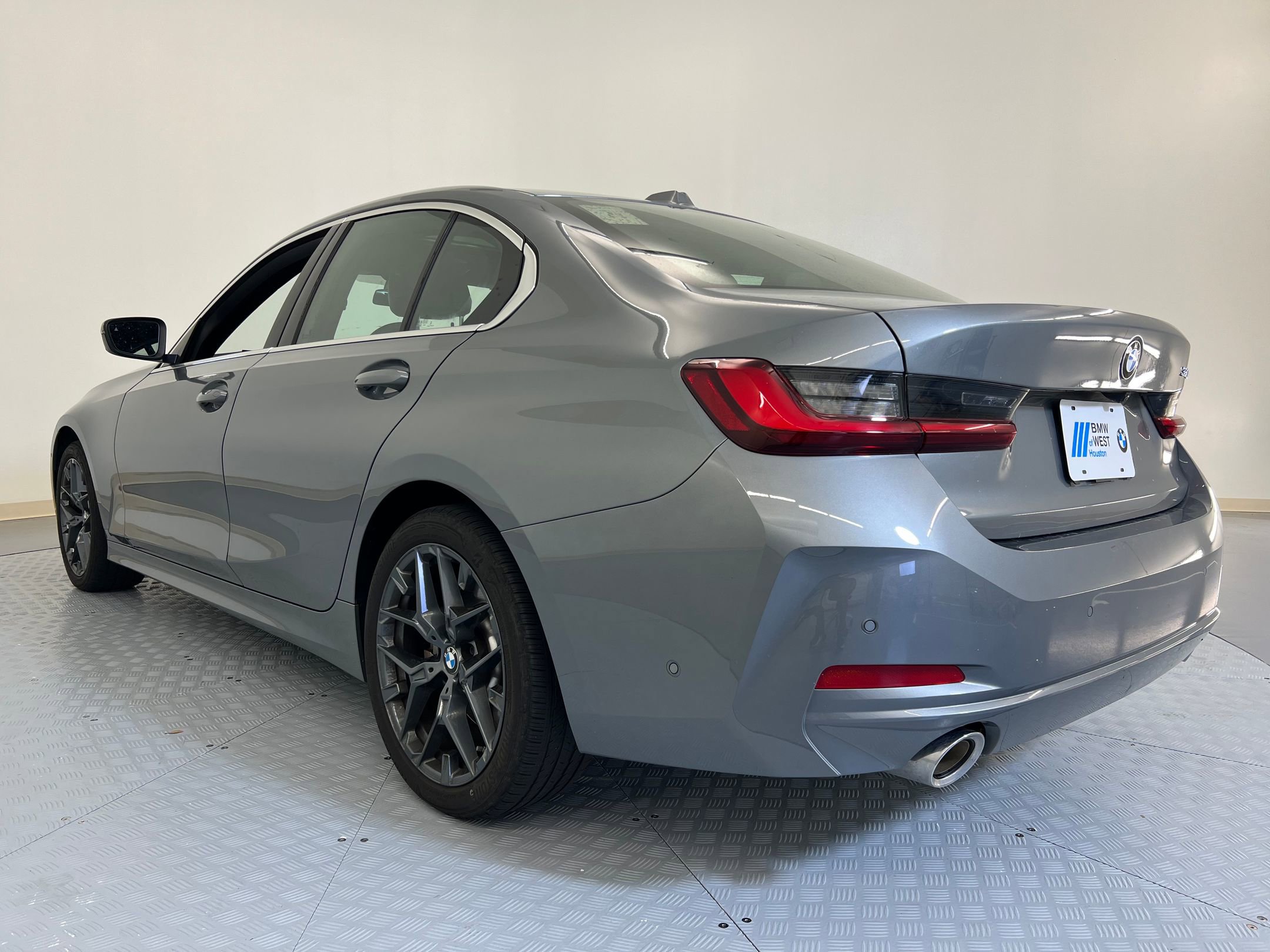 2025 Bmw 330i photo 3