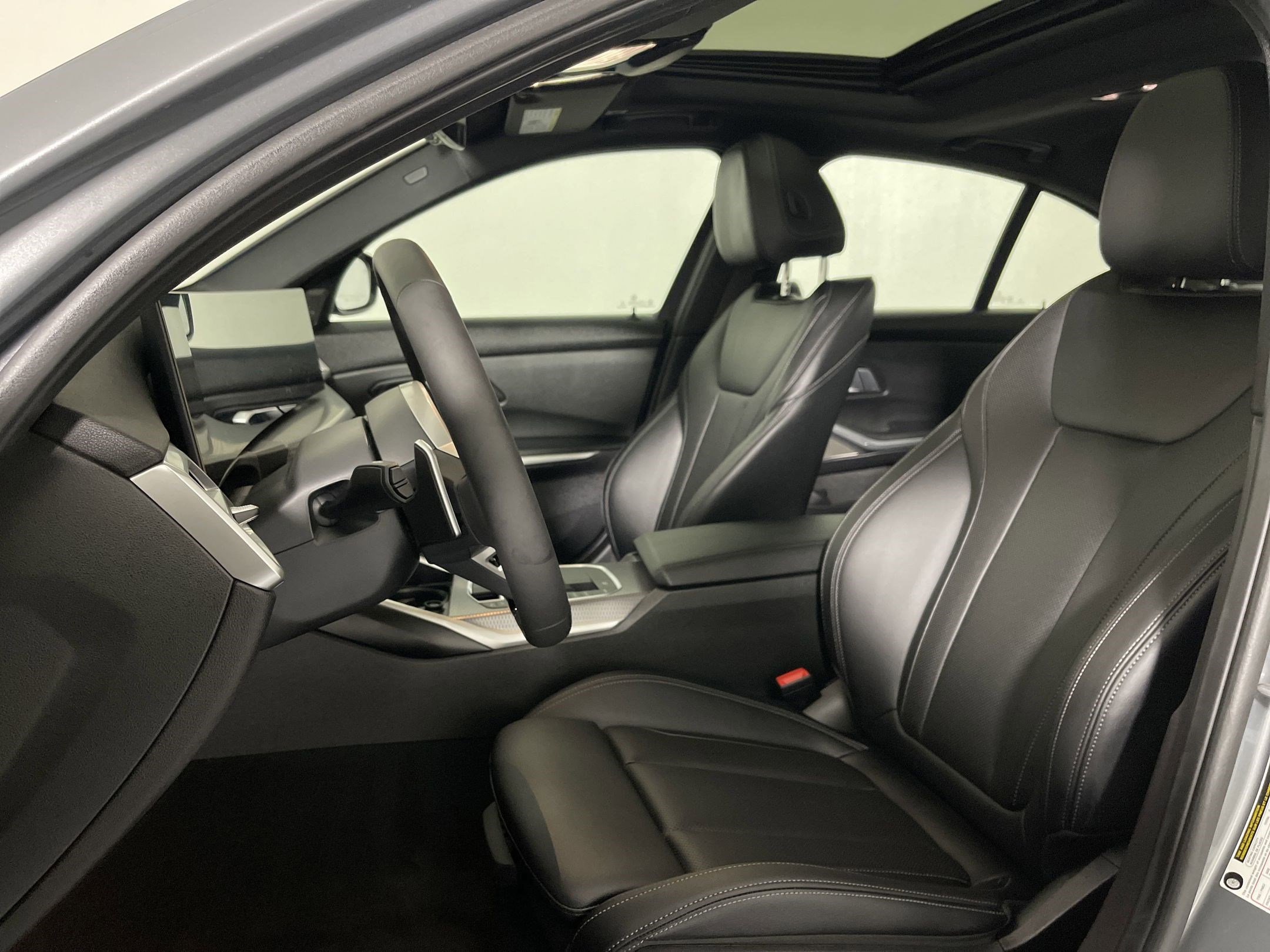 2025 Bmw 330i Sedan photo 4