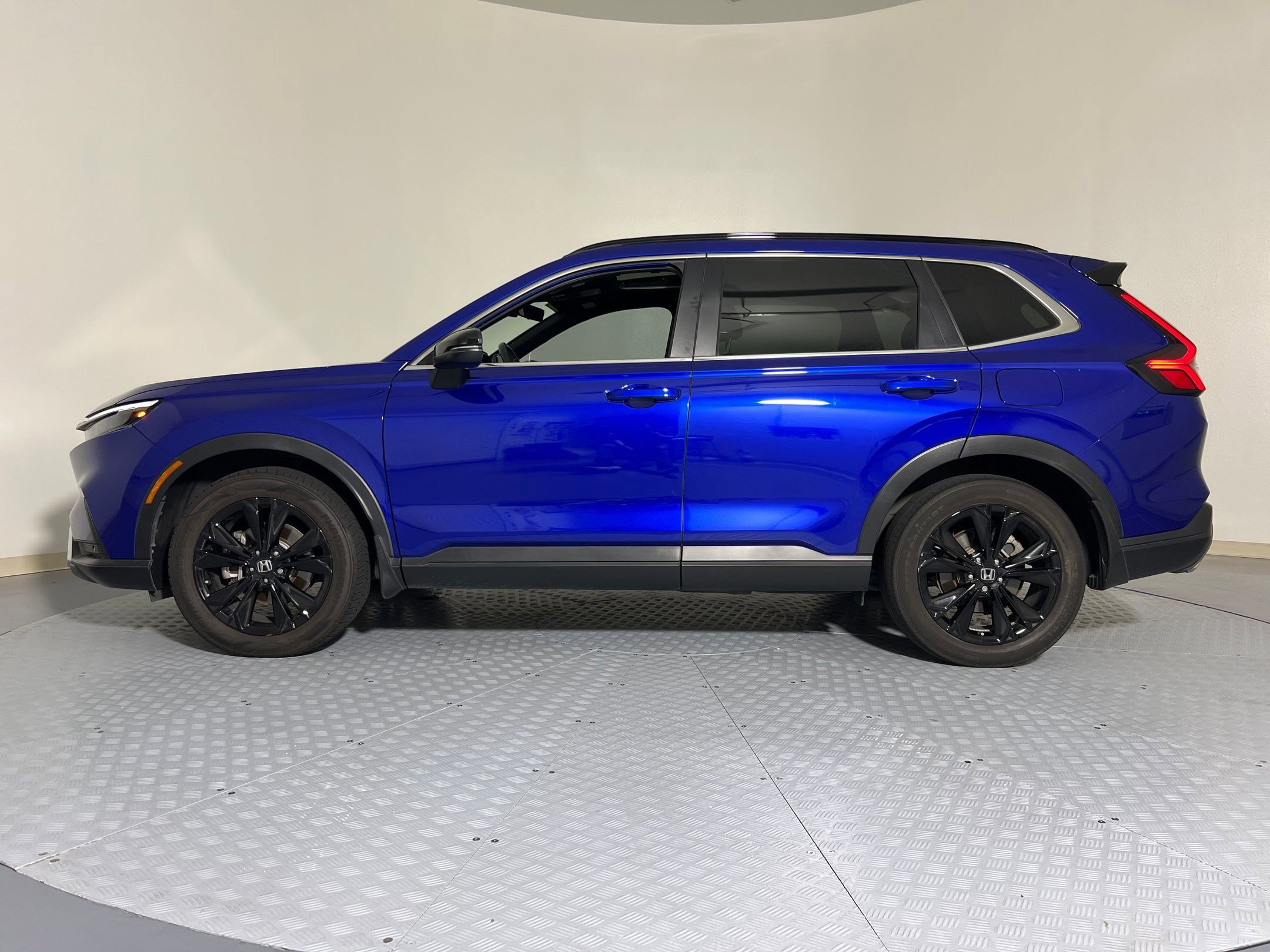2023 Honda CR-V Hybrid Sport Touring photo 2