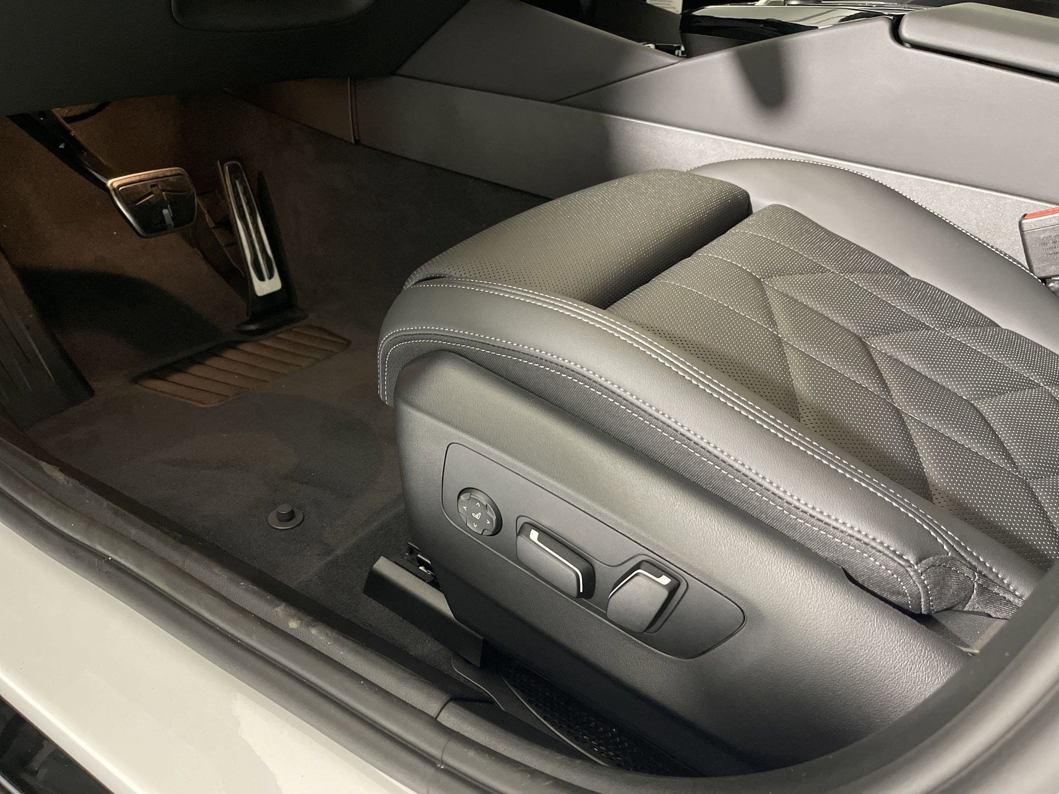 2026 BMW 5 Series 530i - Photo 12