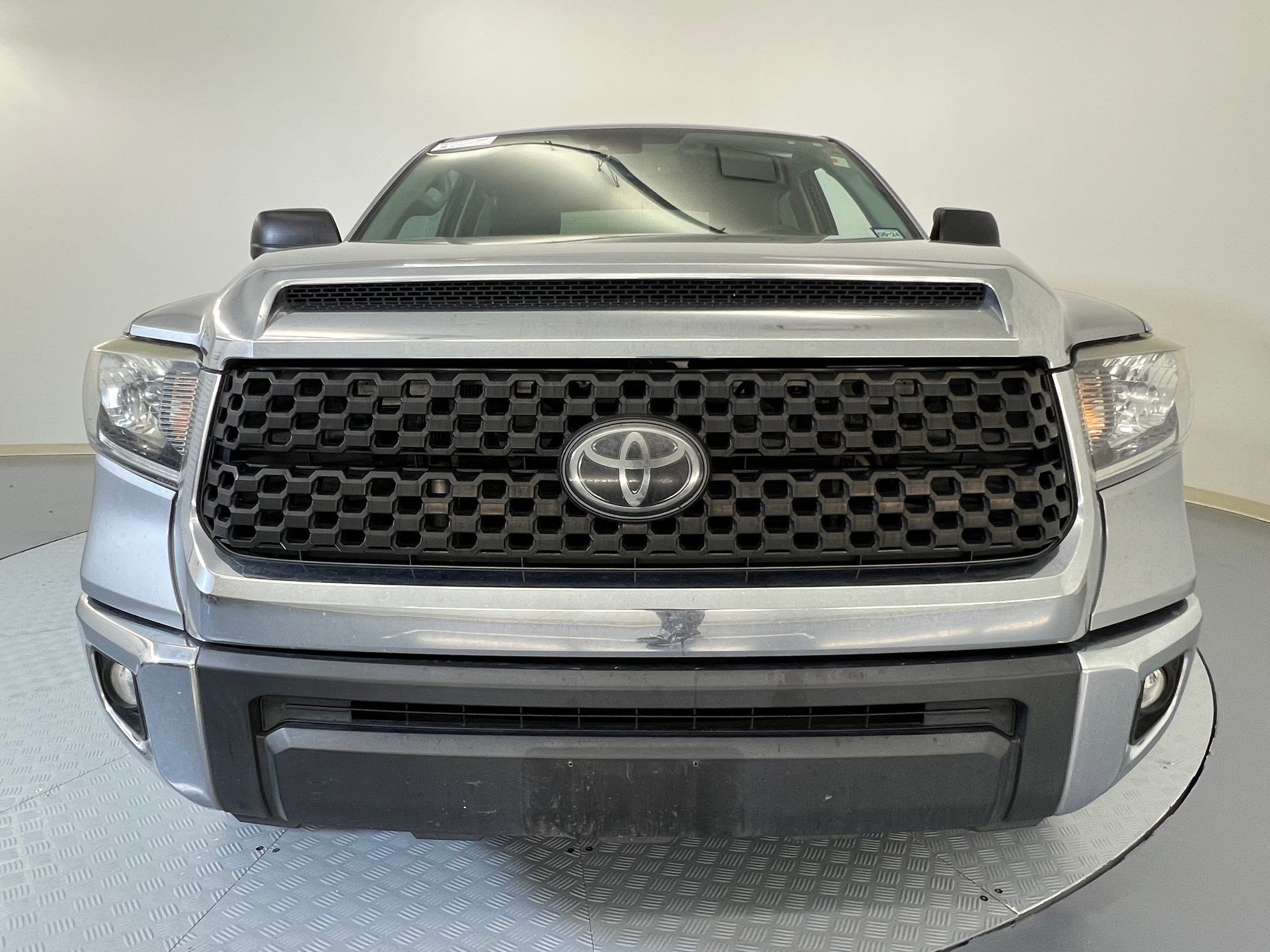2020 Toyota Tundra SR5 CrewMax photo 4