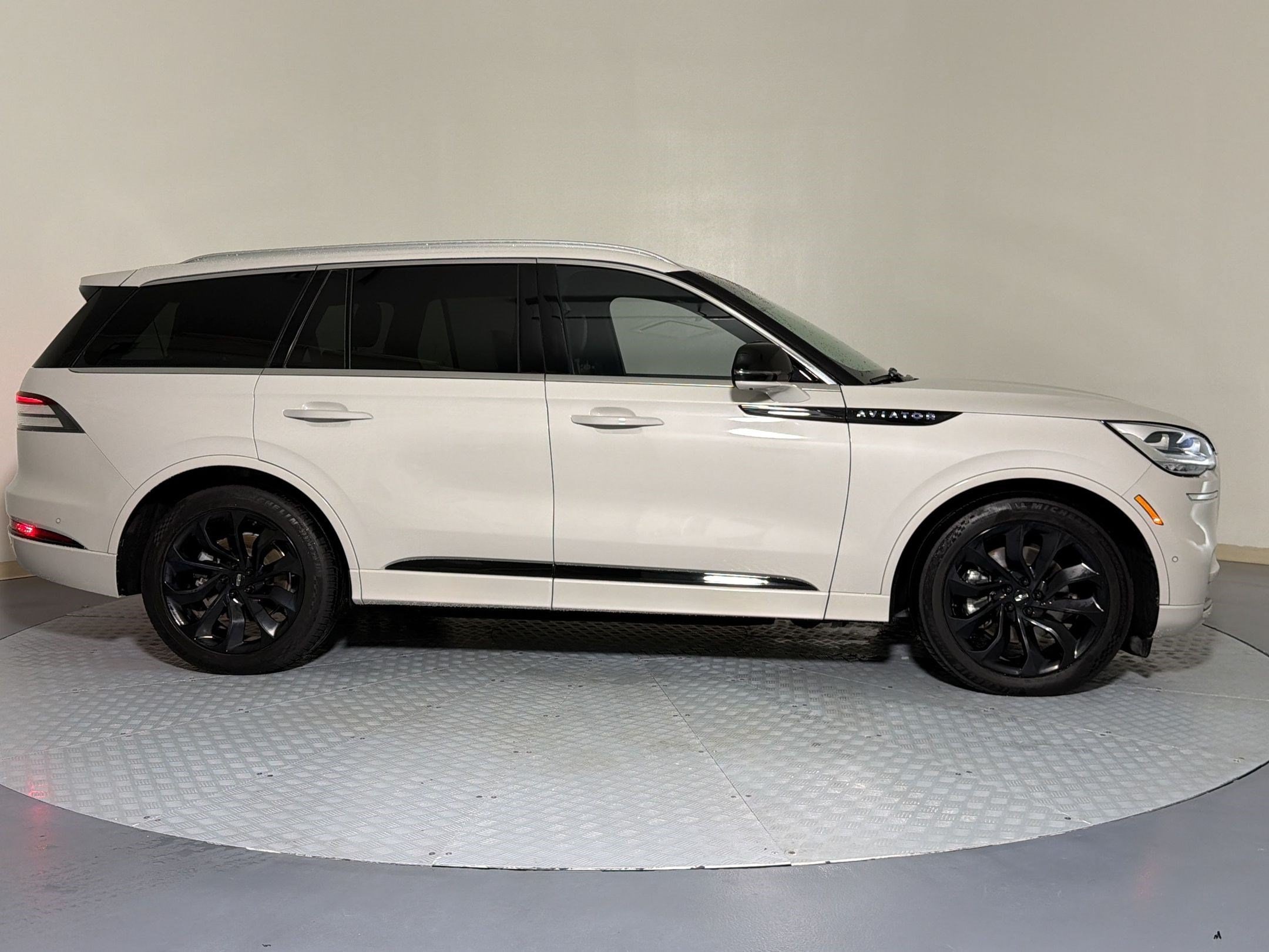 Aviator Grand Touring SUV