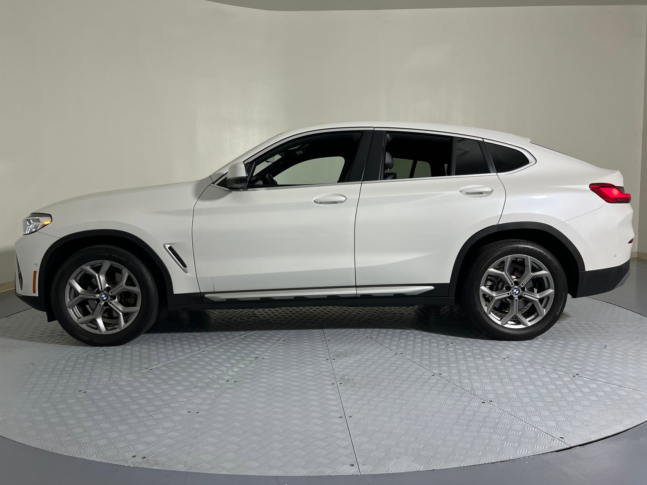 2024 Bmw X4 xDrive30i photo 2