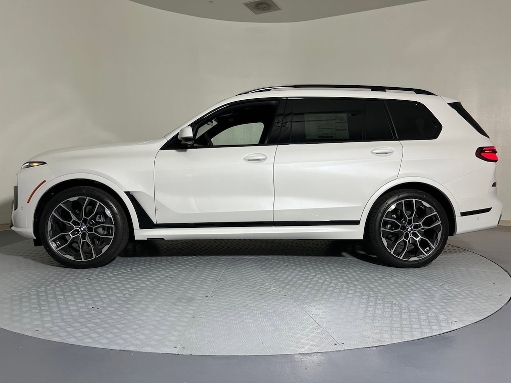 New 2026 BMW X7 xDrive40i SUV