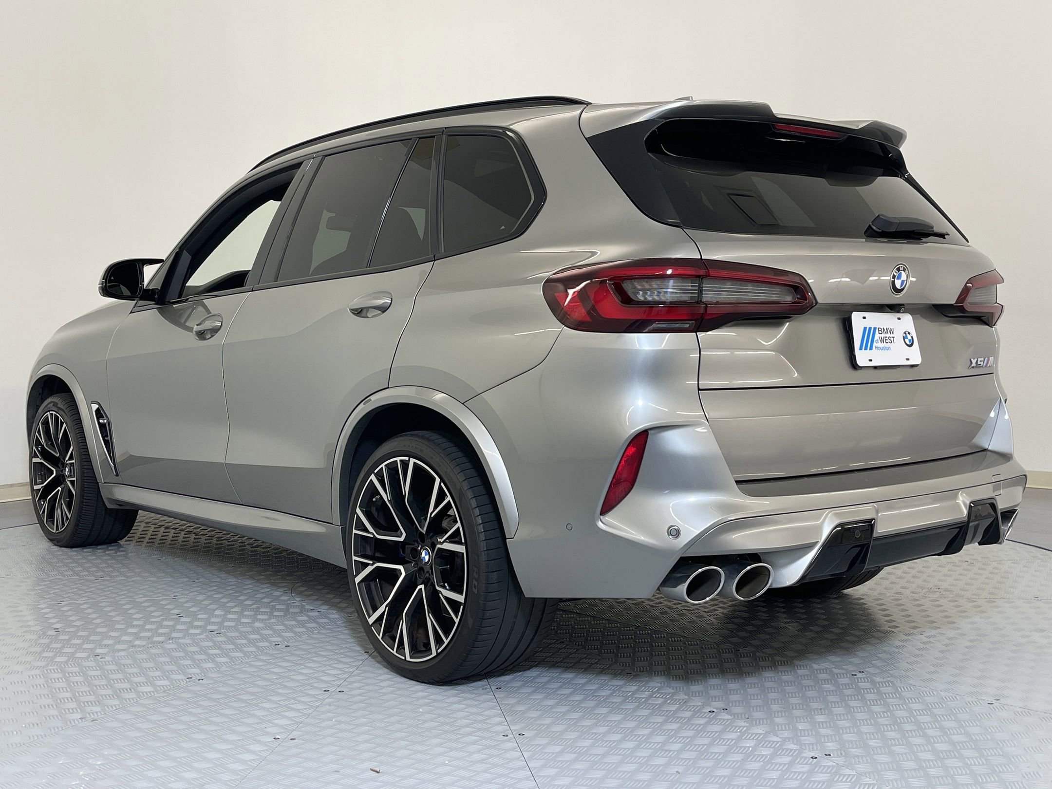 2021 Bmw X5 M photo 3