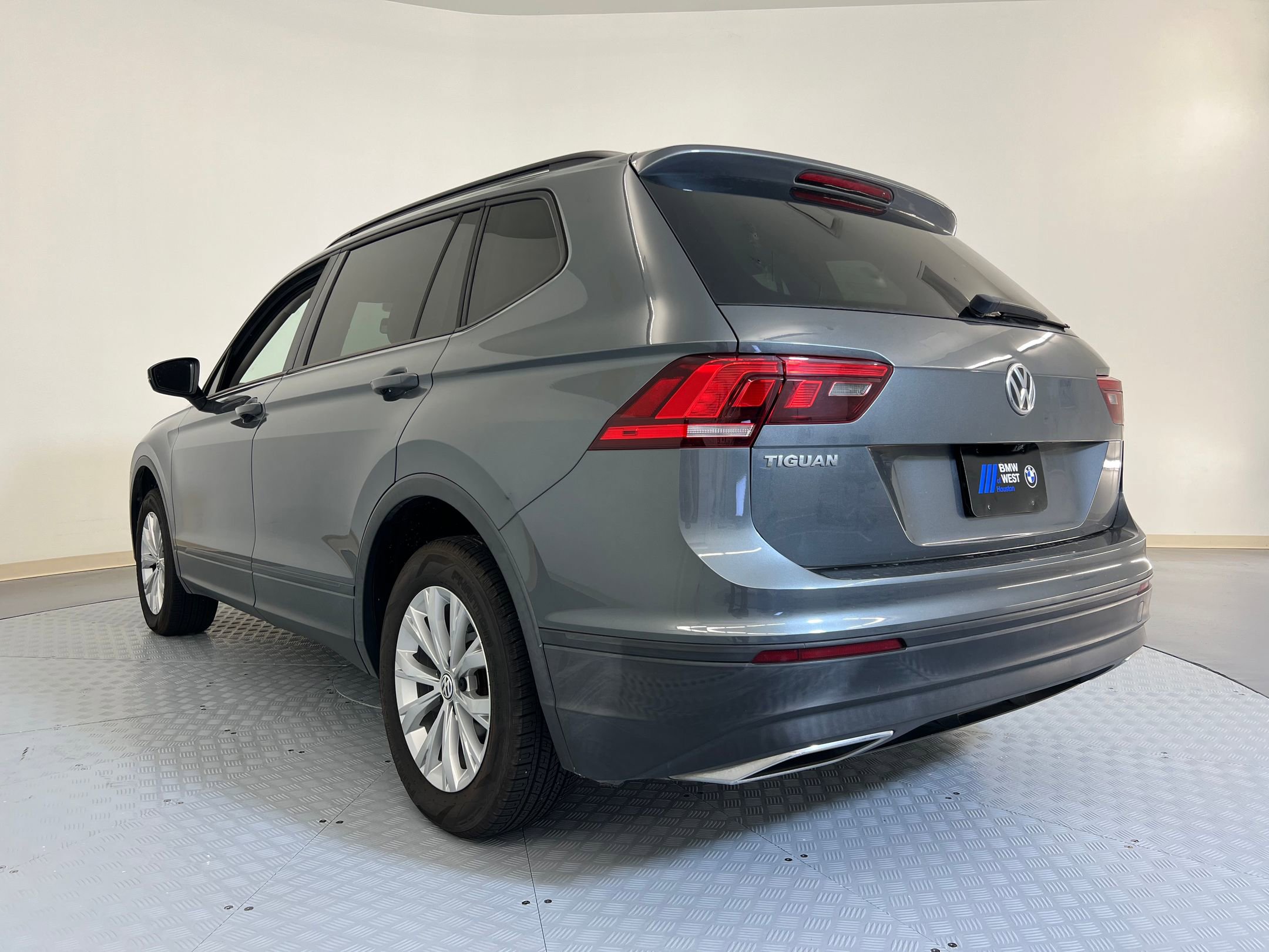 2020 Volkswagen Tiguan S photo 3