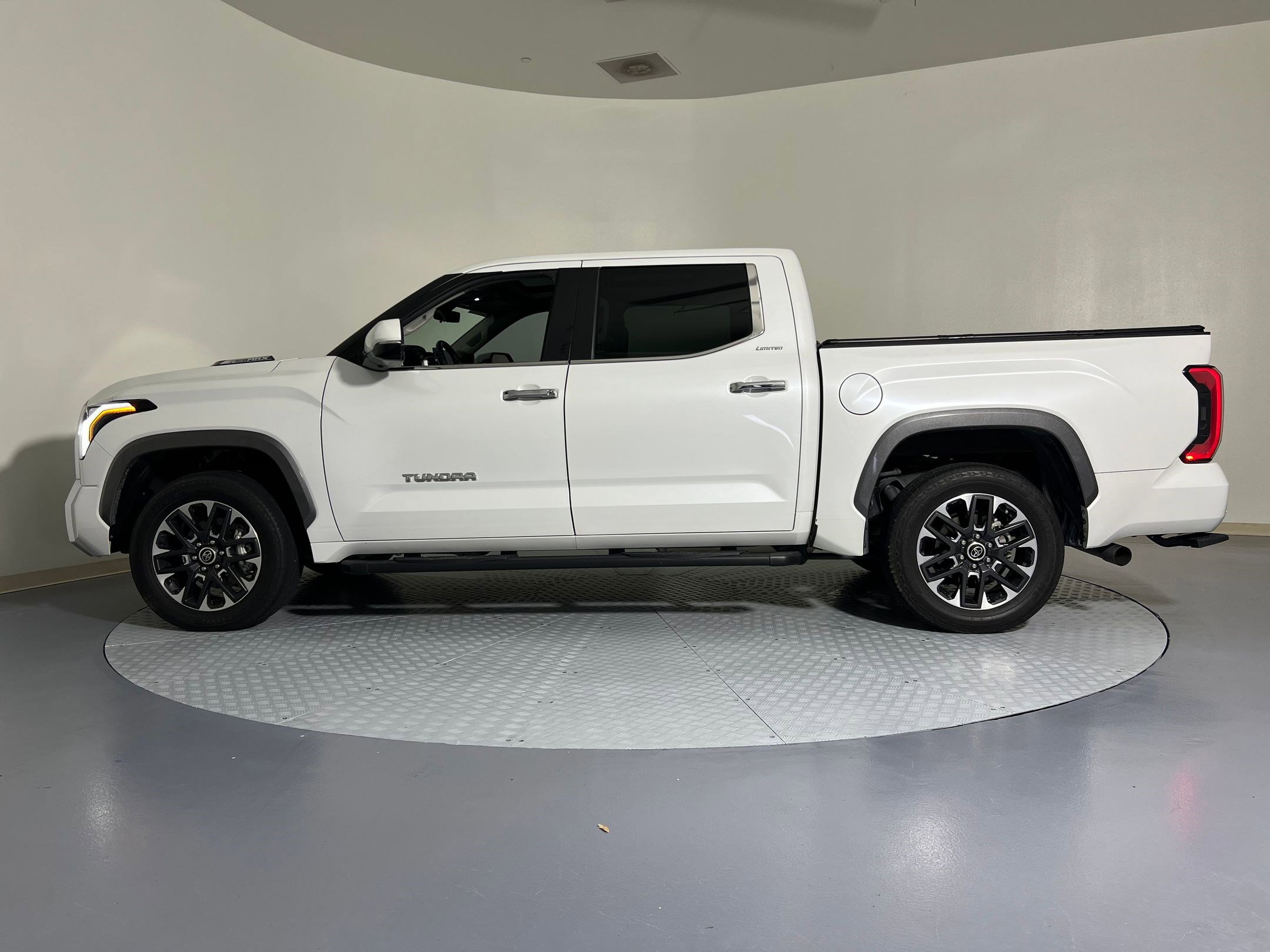 2024 Toyota Tundra Limited photo 2