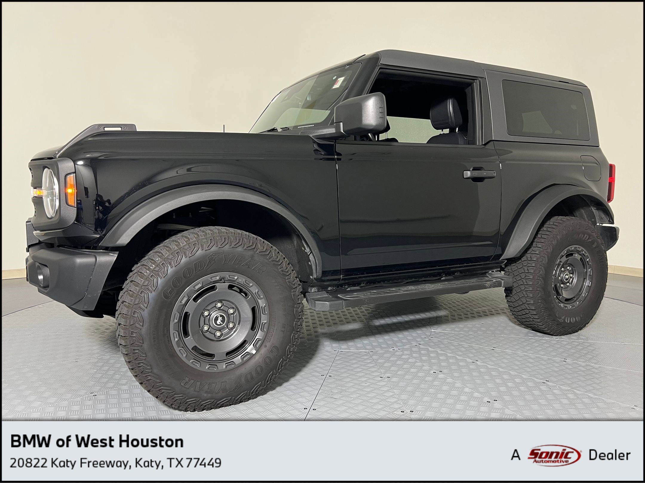 2024 Ford Bronco 2-Door Black Diamond's photo