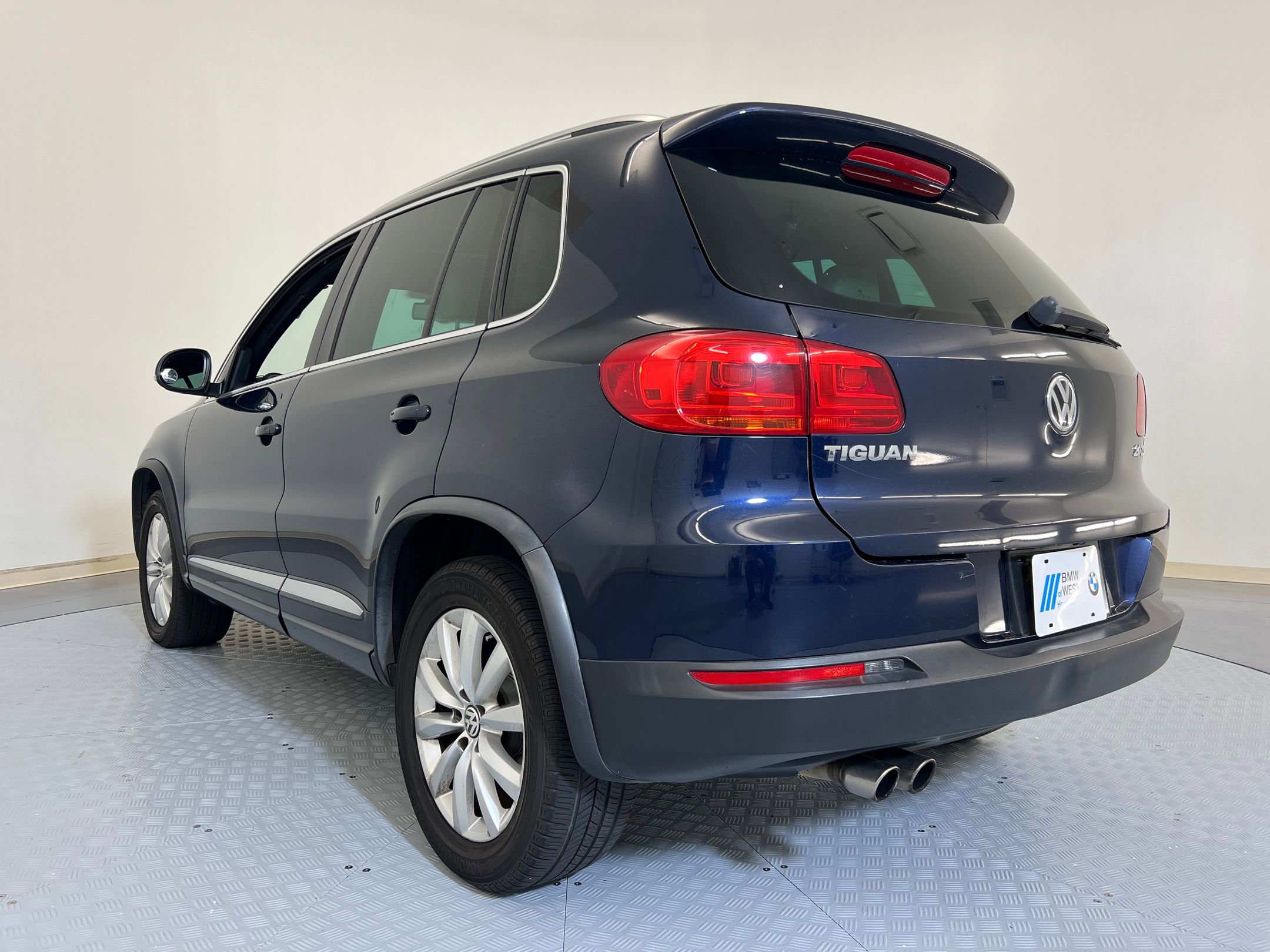 2014 Volkswagen Tiguan R-Line photo 2