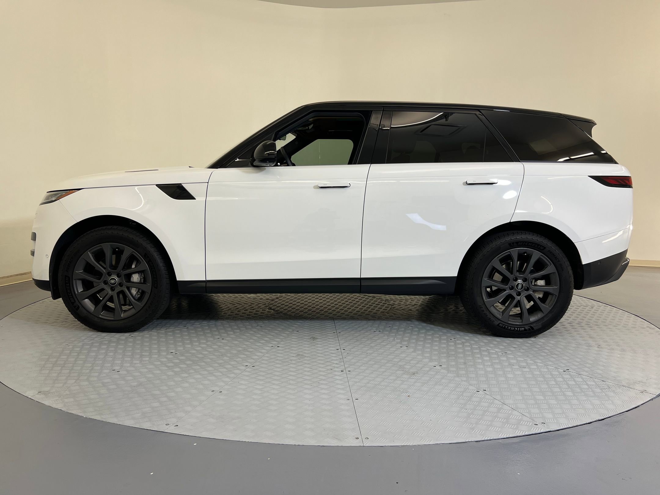 2023 Land Rover Range Rover Sport SE photo 2