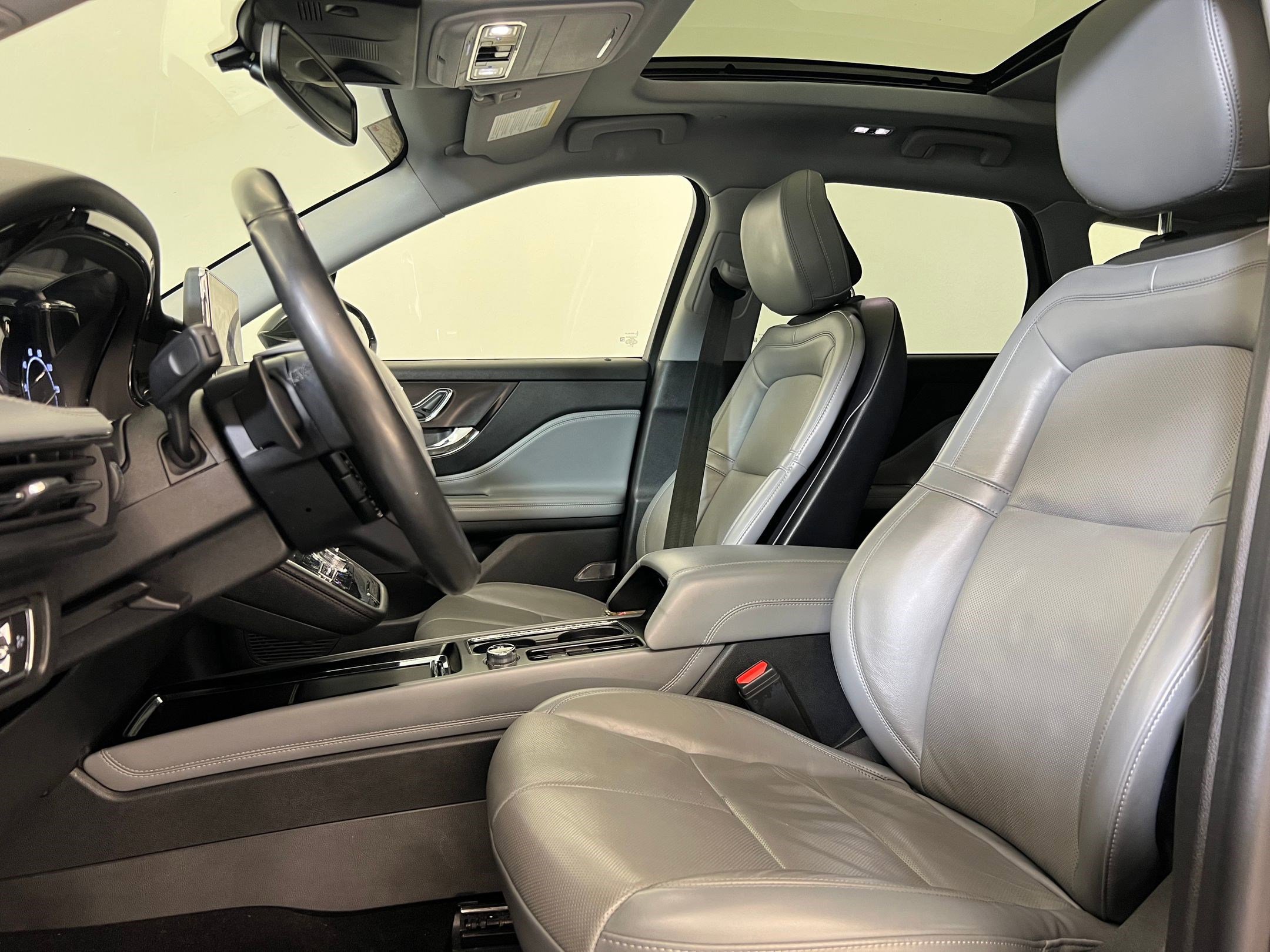 2020 Lincoln Corsair Standard photo 4