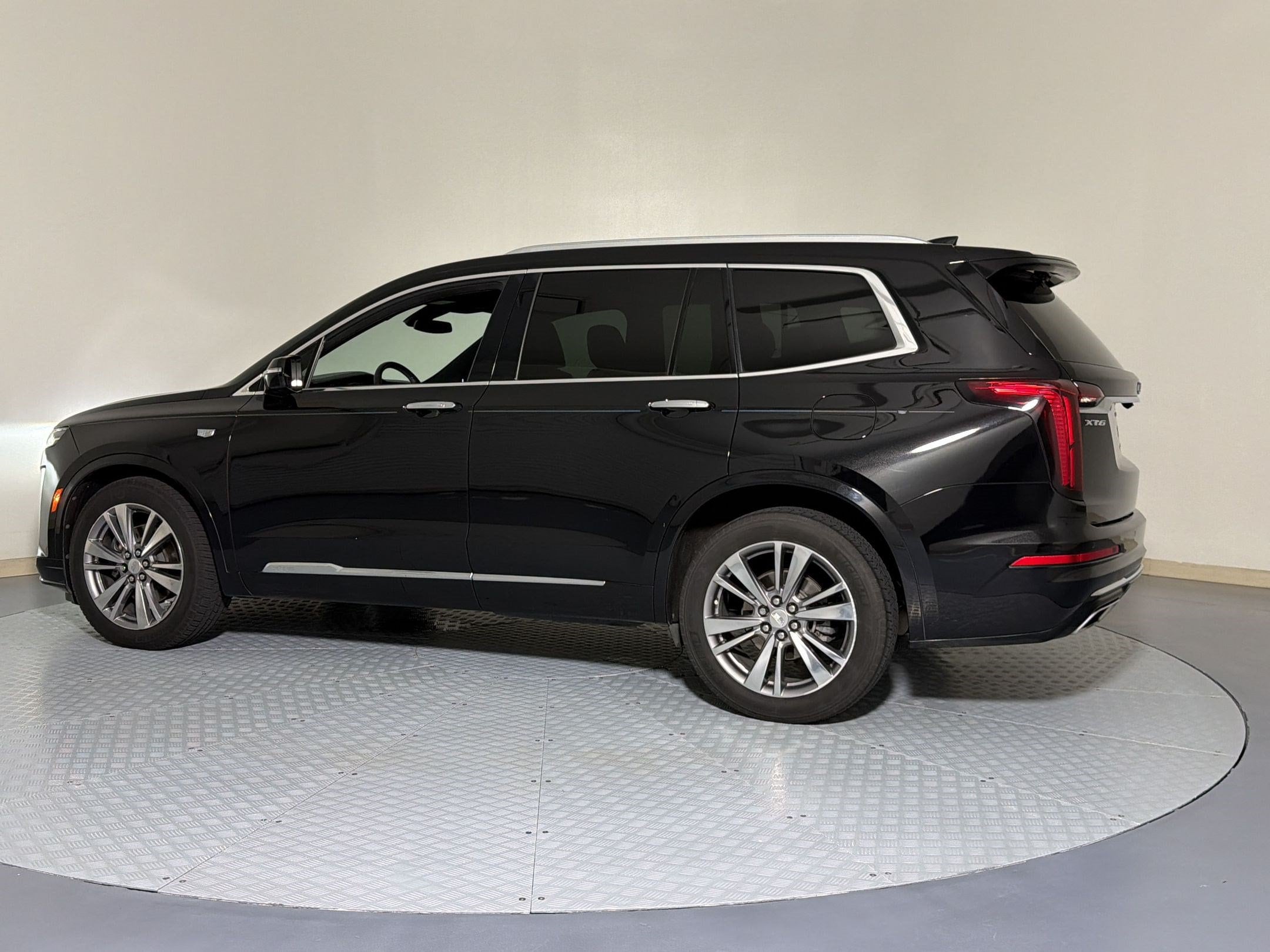 XT6 Premium Luxury SUV