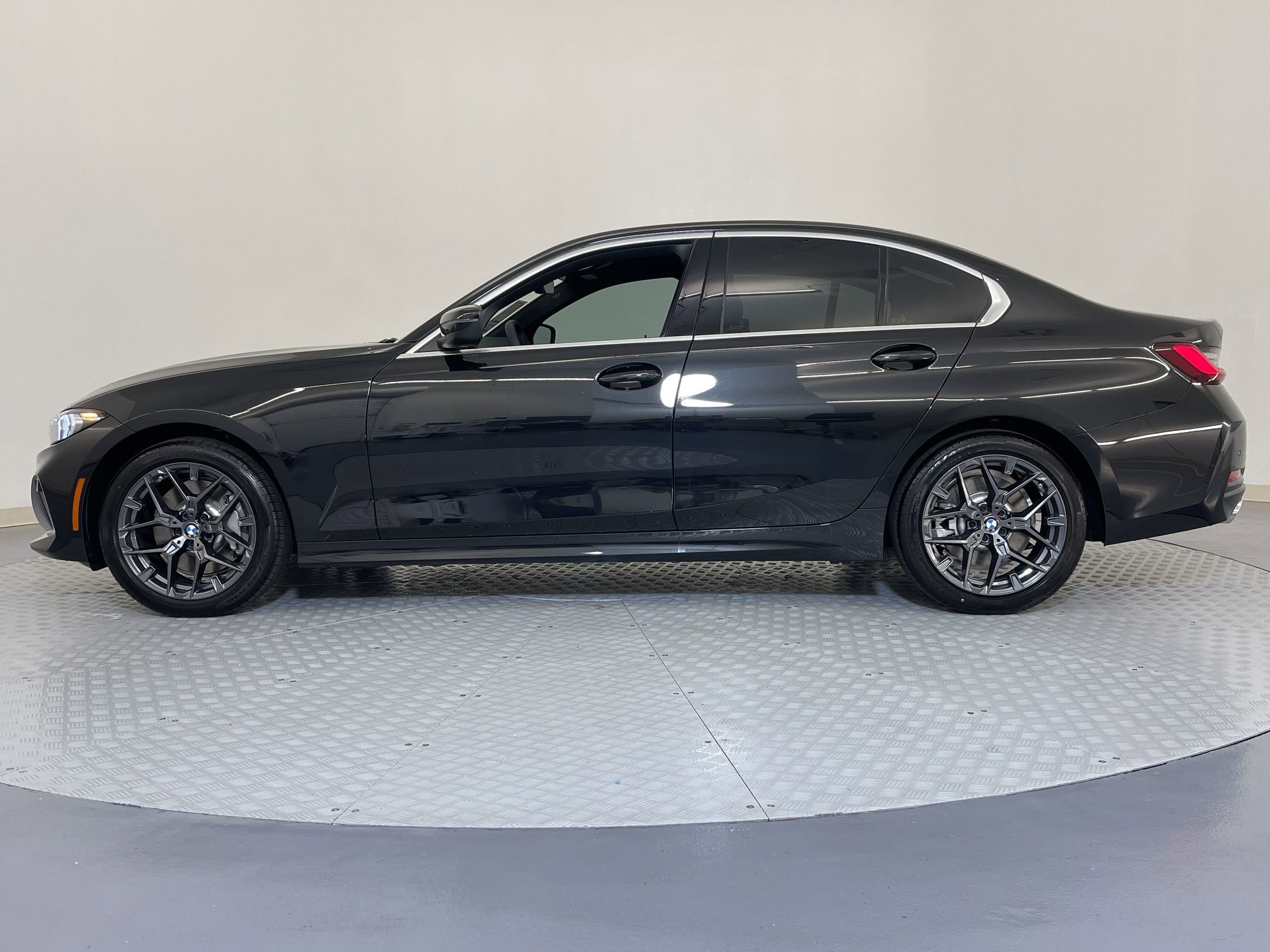 2025 Bmw 330i xDrive photo 2