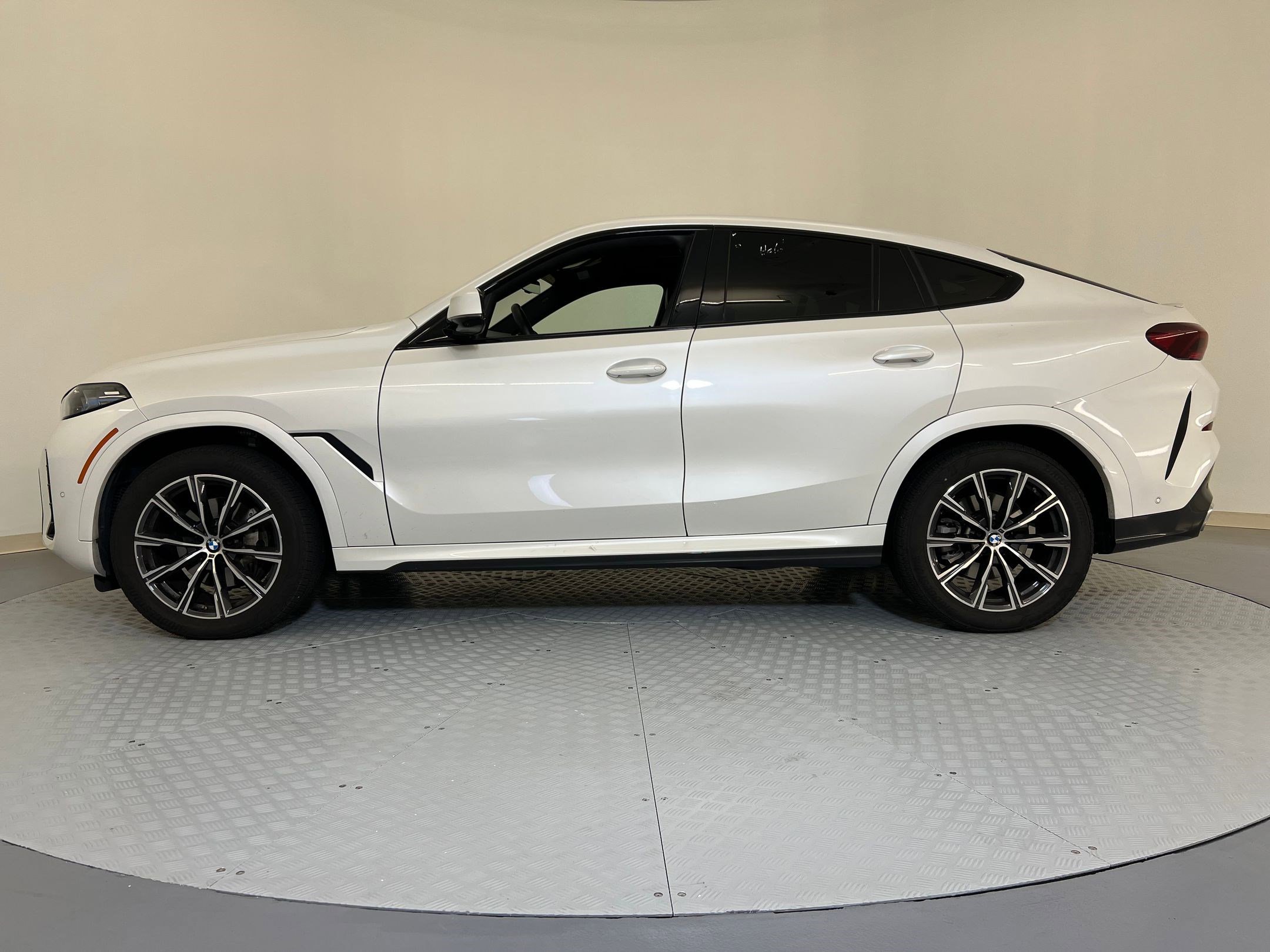 2026 Bmw X6 xDrive40i photo 2