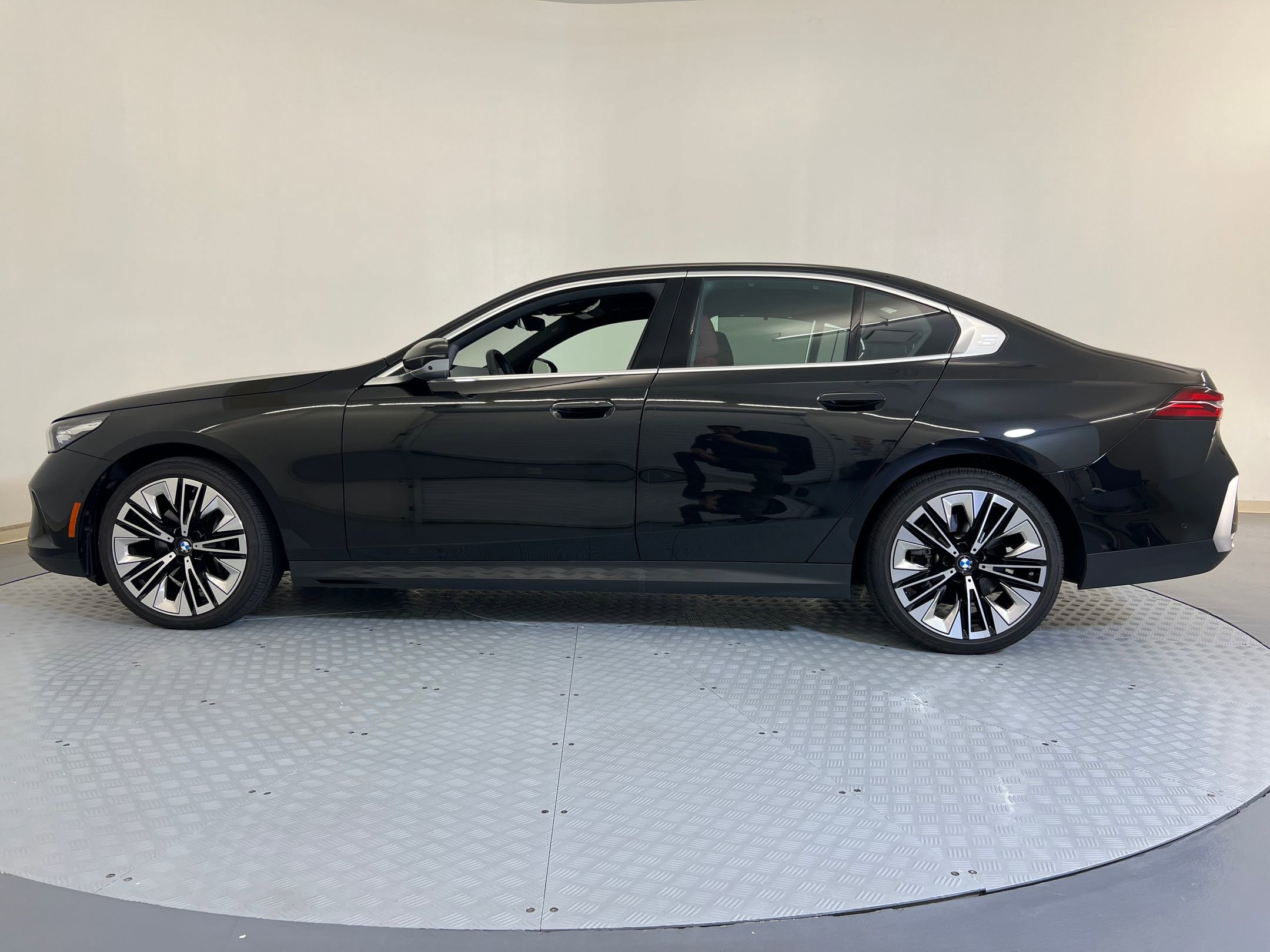 2025 Bmw 540i xDrive photo 2
