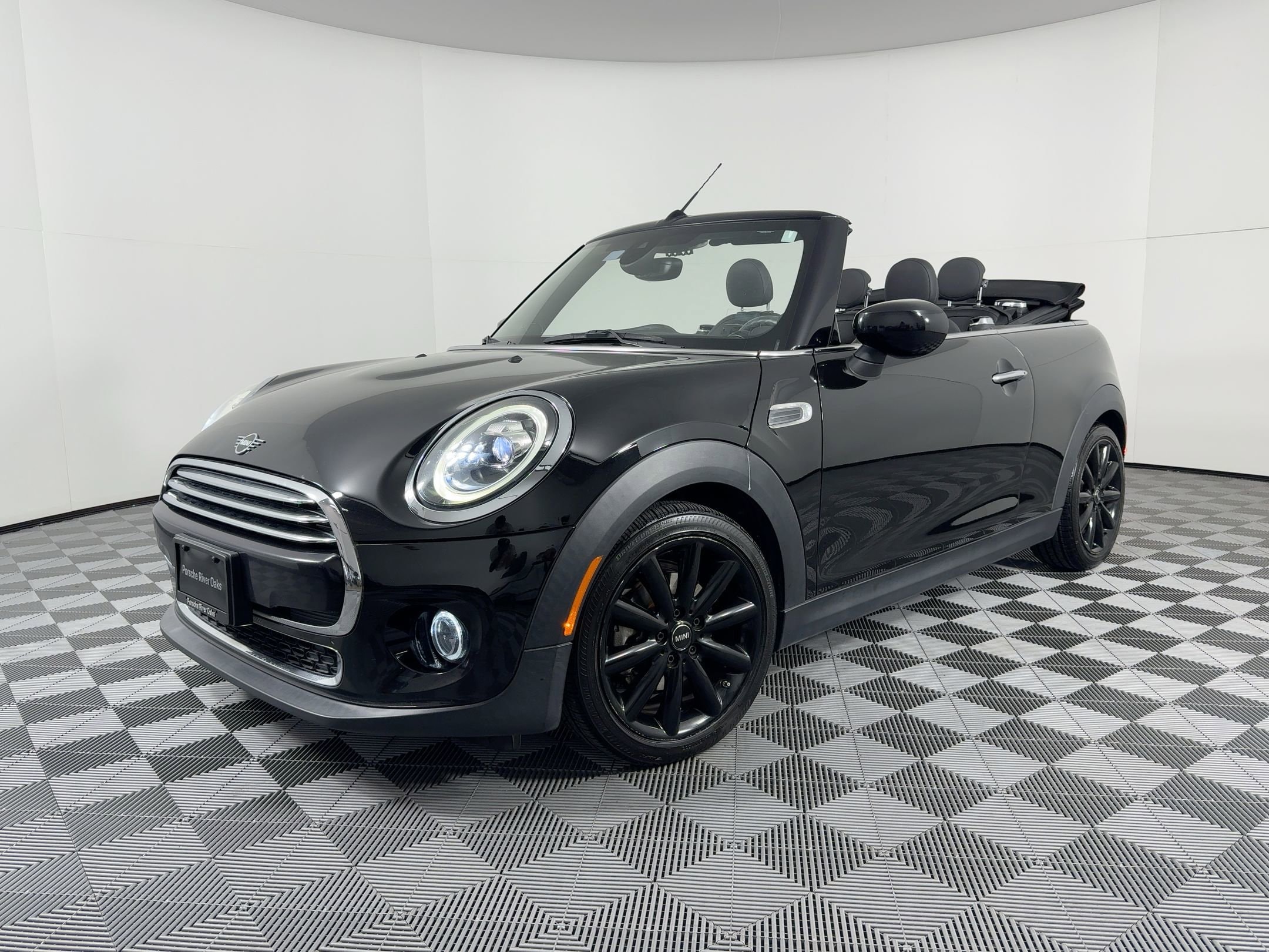 2020 MINI Convertible Base's photo