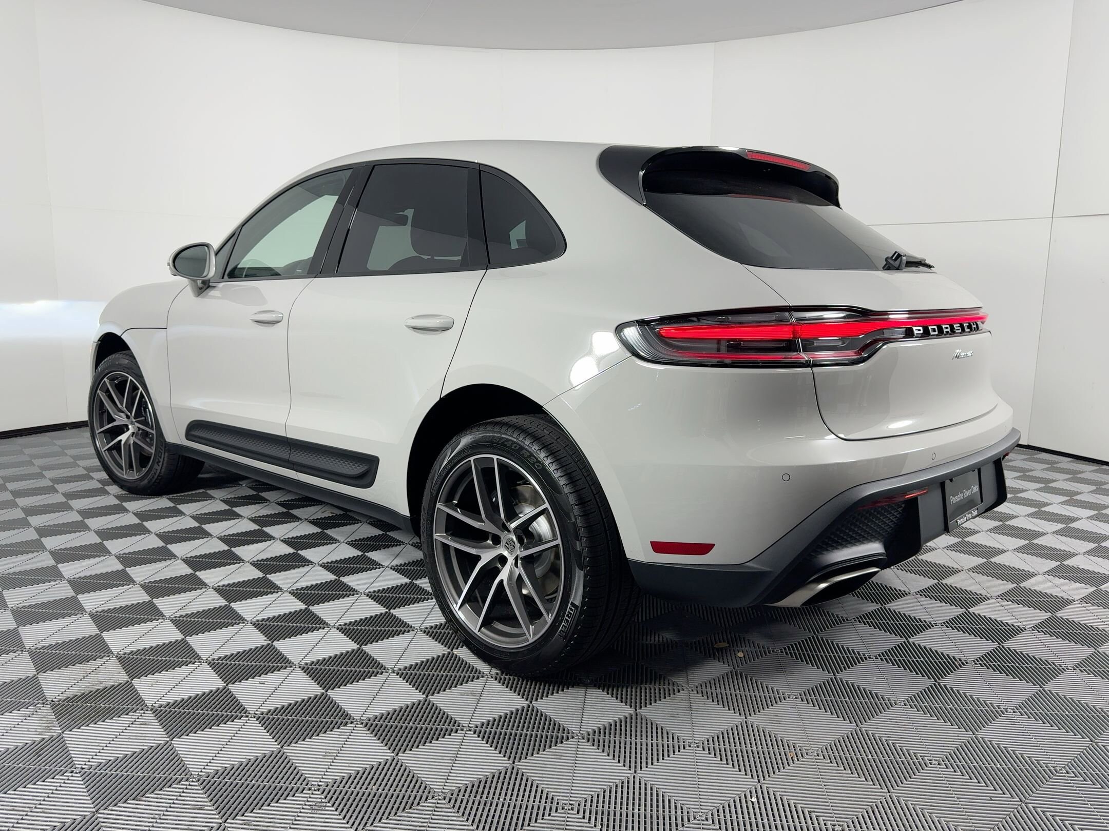 2026 Porsche Macan T photo 3