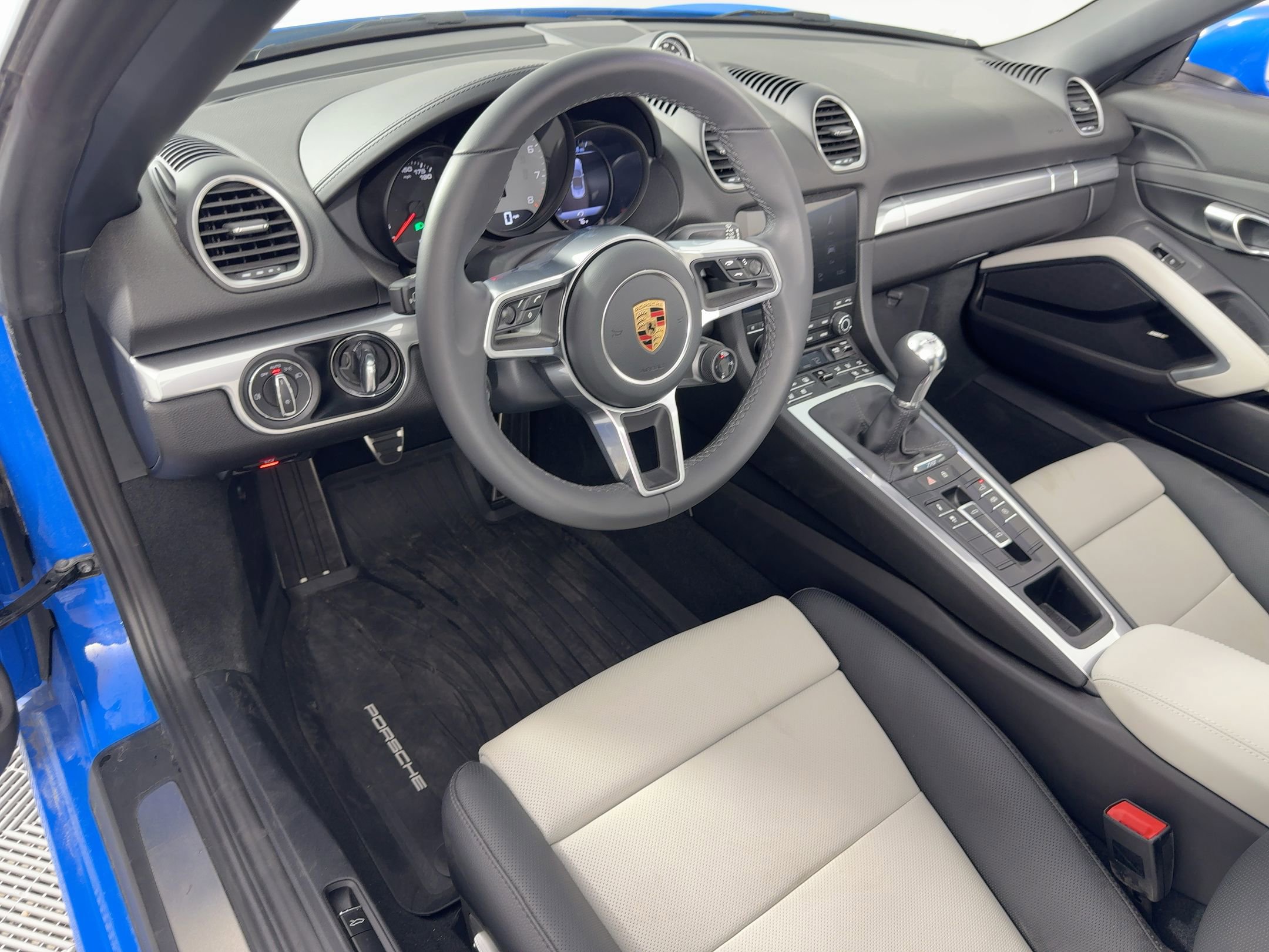 2025 Porsche Boxster S photo 4