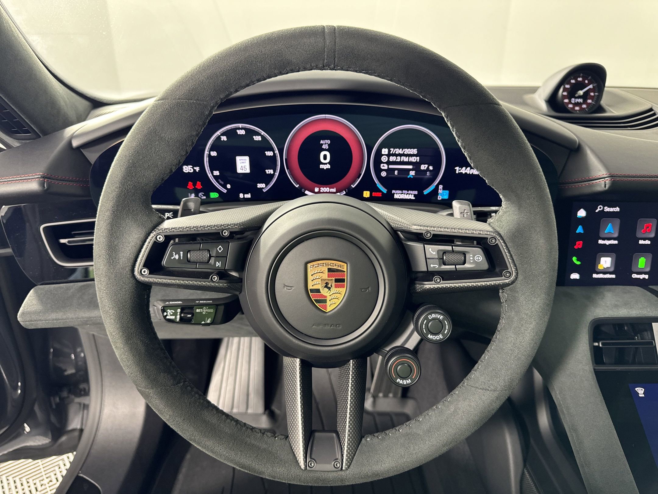 2025 Porsche Taycan GTS - Photo 18
