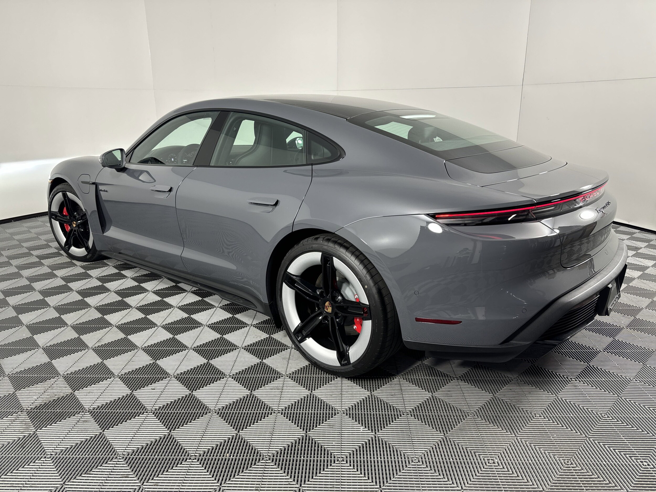 2025 Porsche Taycan GTS photo 3
