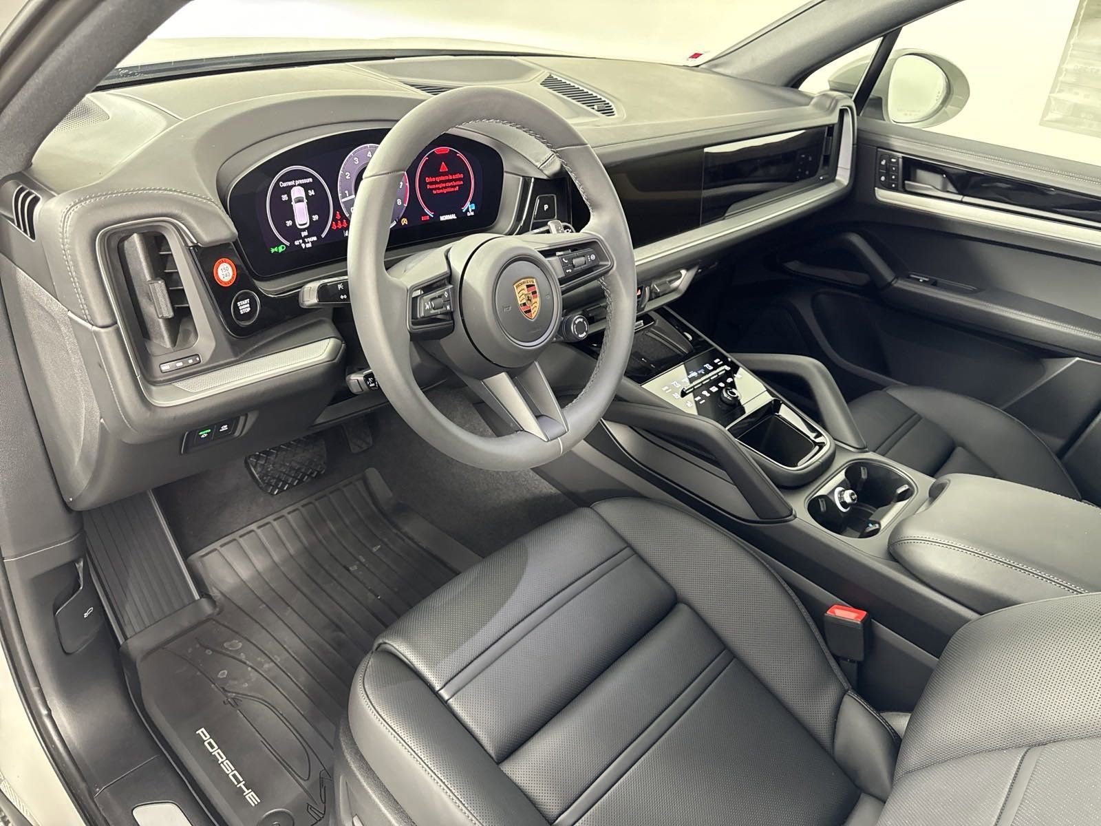 2025 Porsche Cayenne photo 4