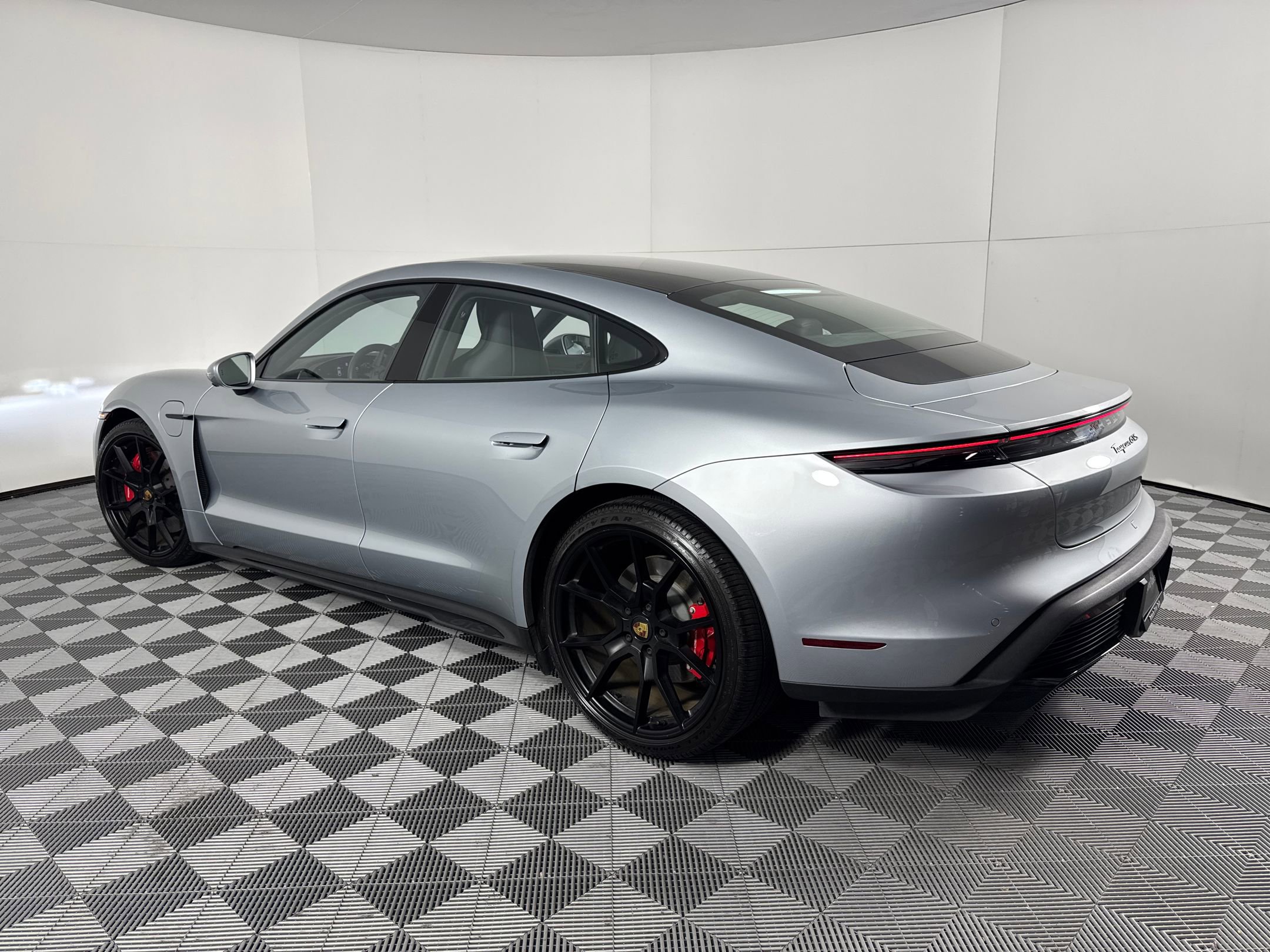 2022 Porsche Taycan GTS photo 3
