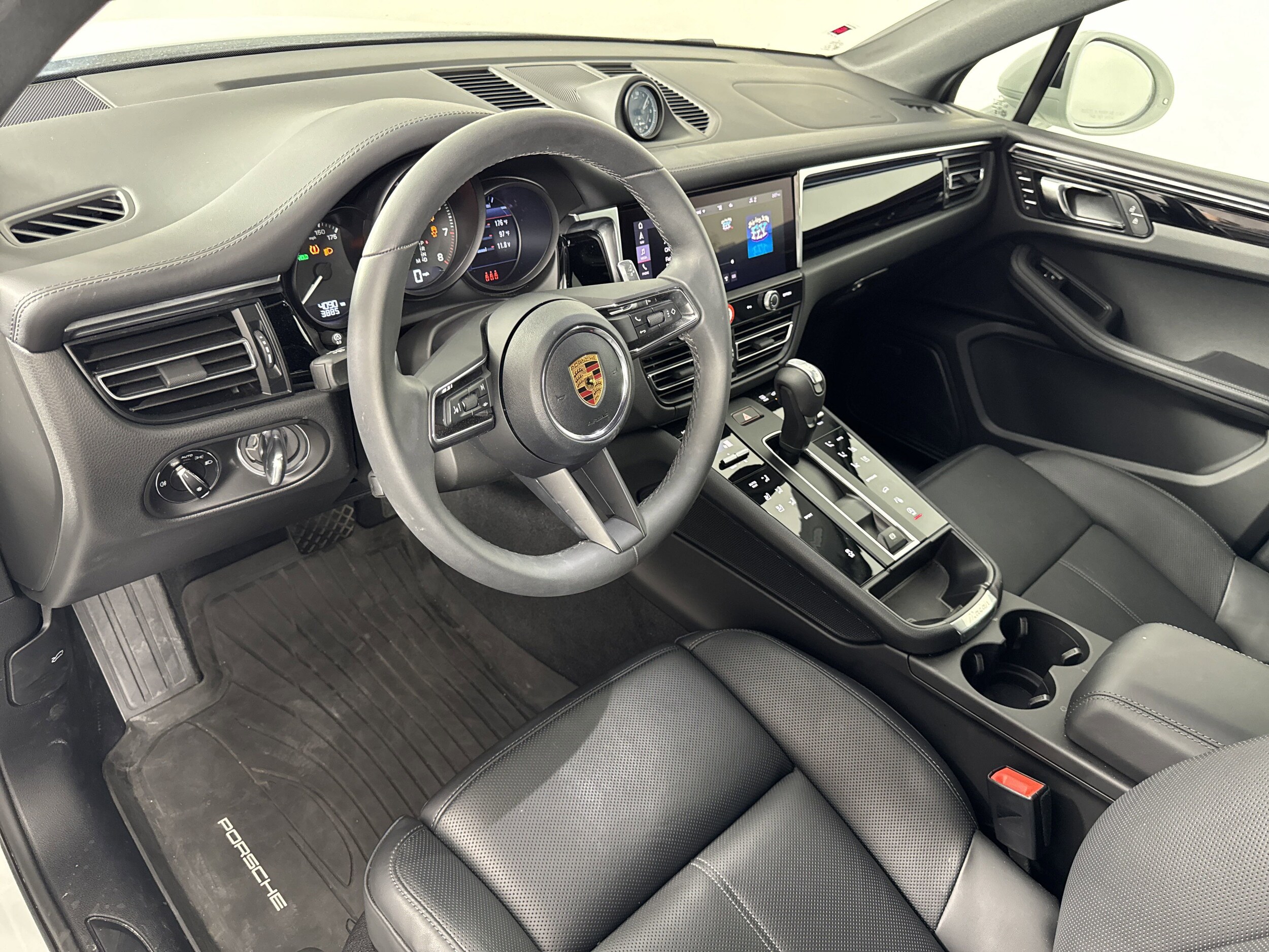 2025 Porsche Macan T photo 4