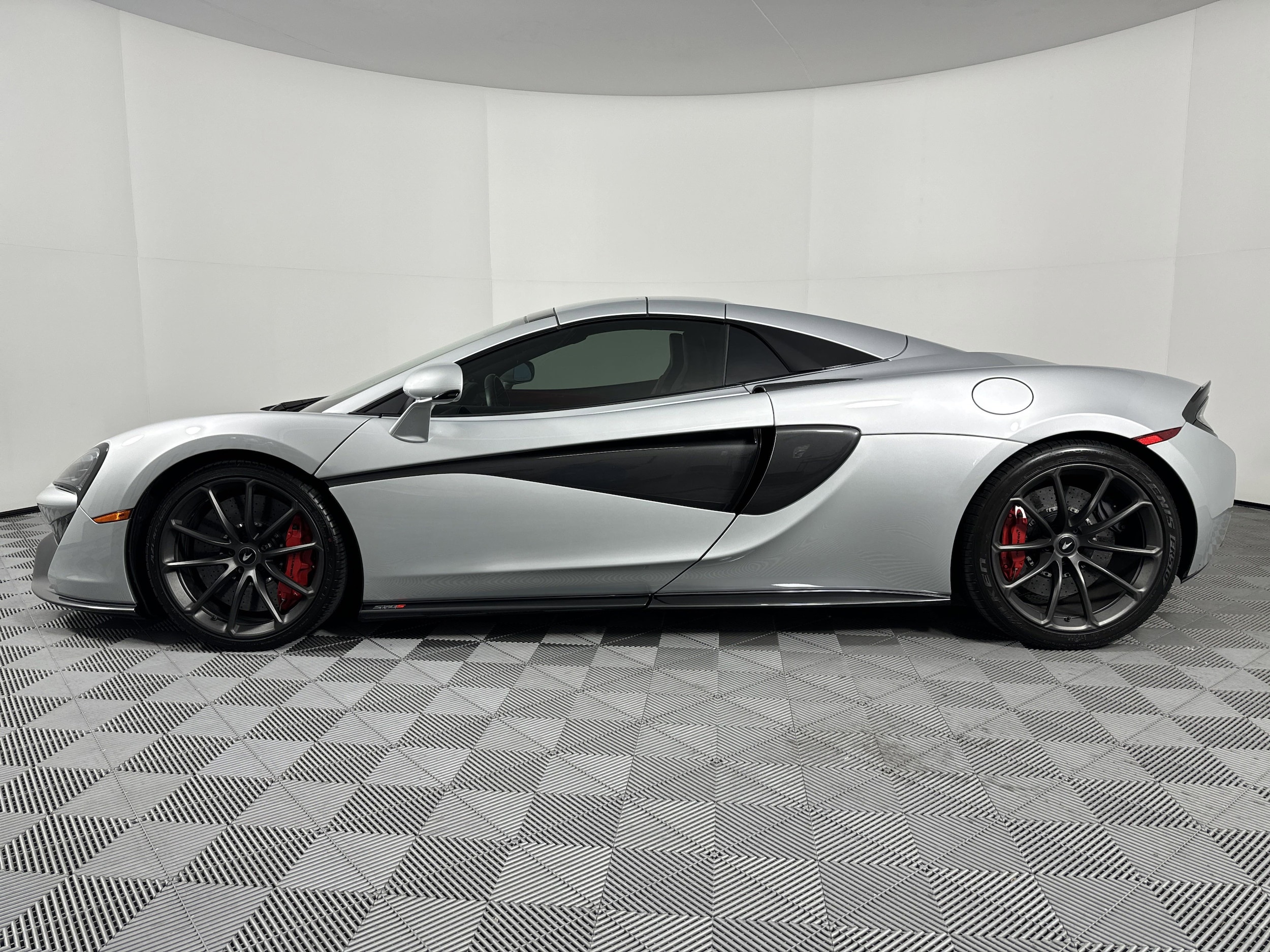 Used 2019 McLaren 570S Base with VIN SBM13FAA4KW006218 for sale in Houston, TX