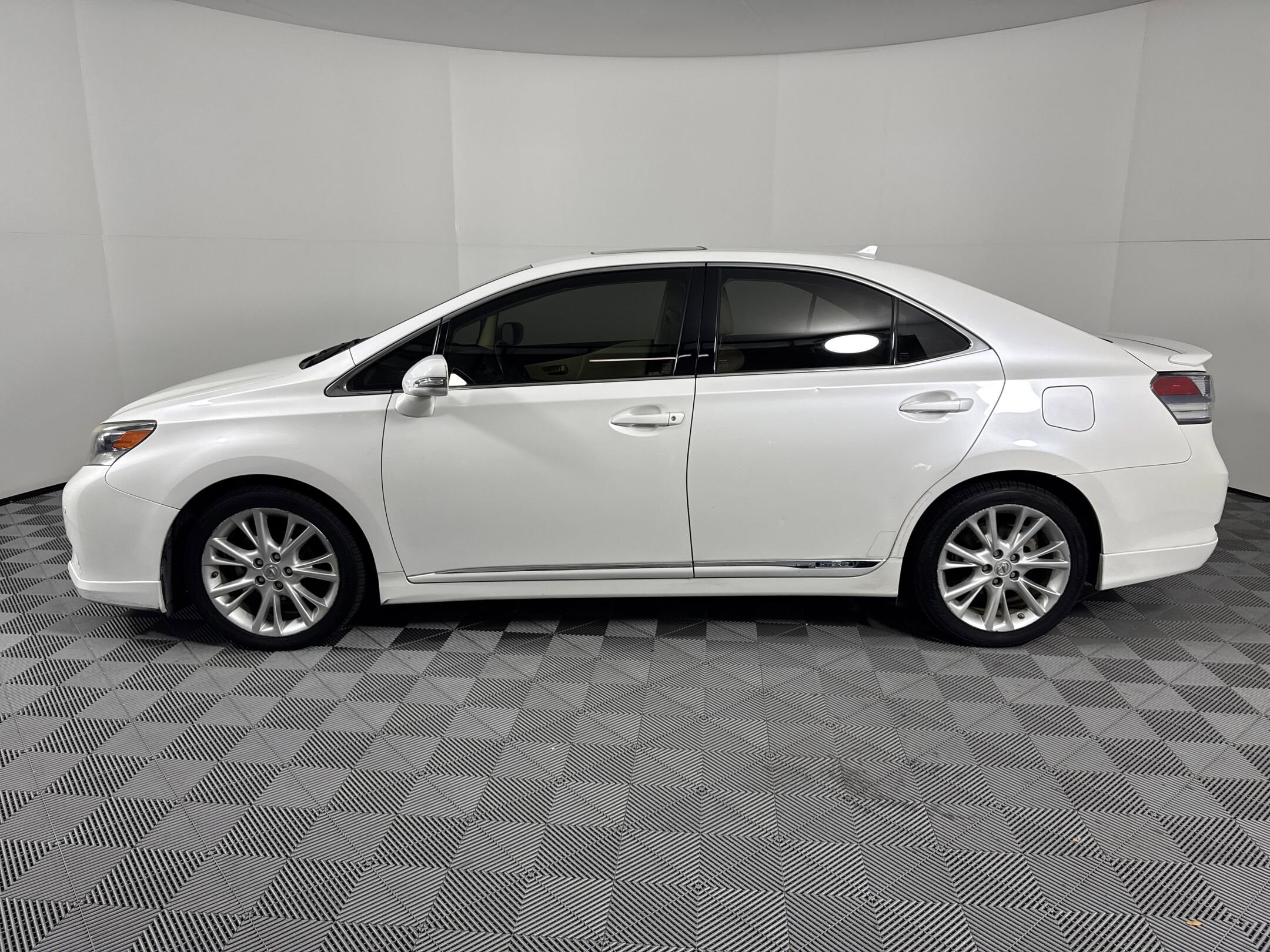 2010 Lexus HS 250h photo 2