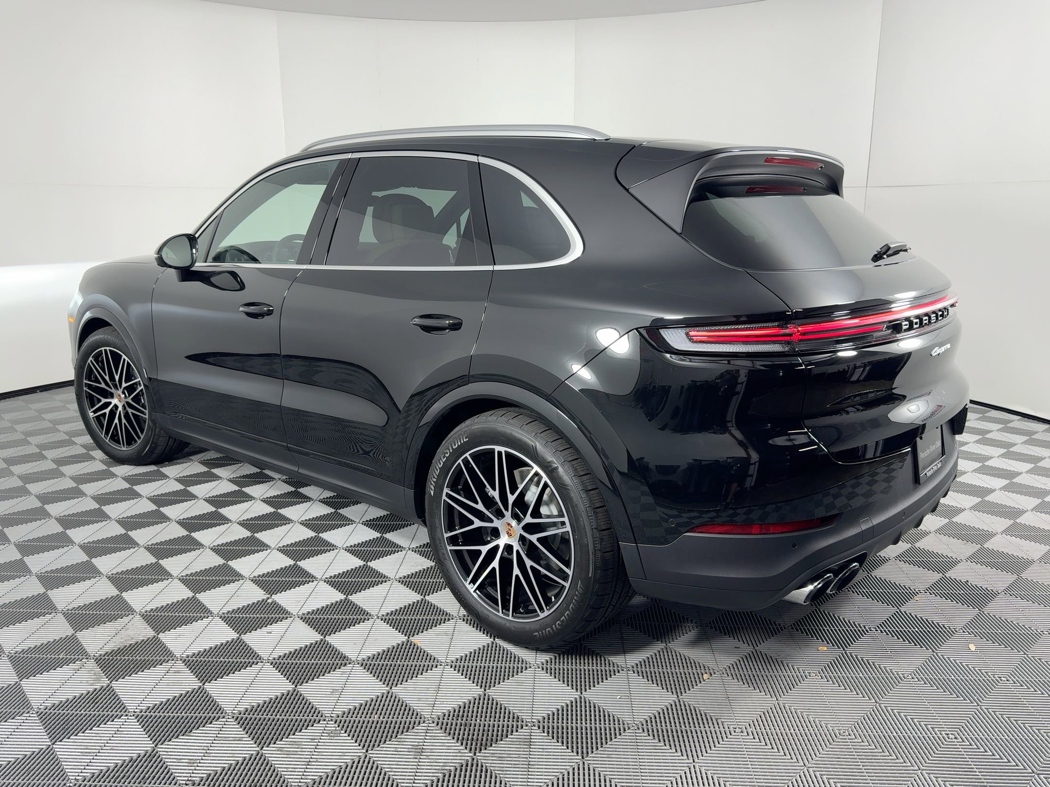 2026 Porsche Cayenne photo 3