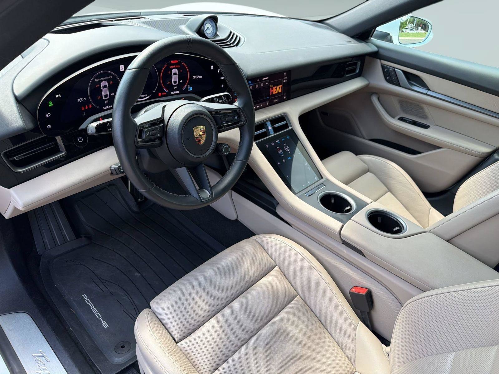 Taycan Taycan () Sedan
