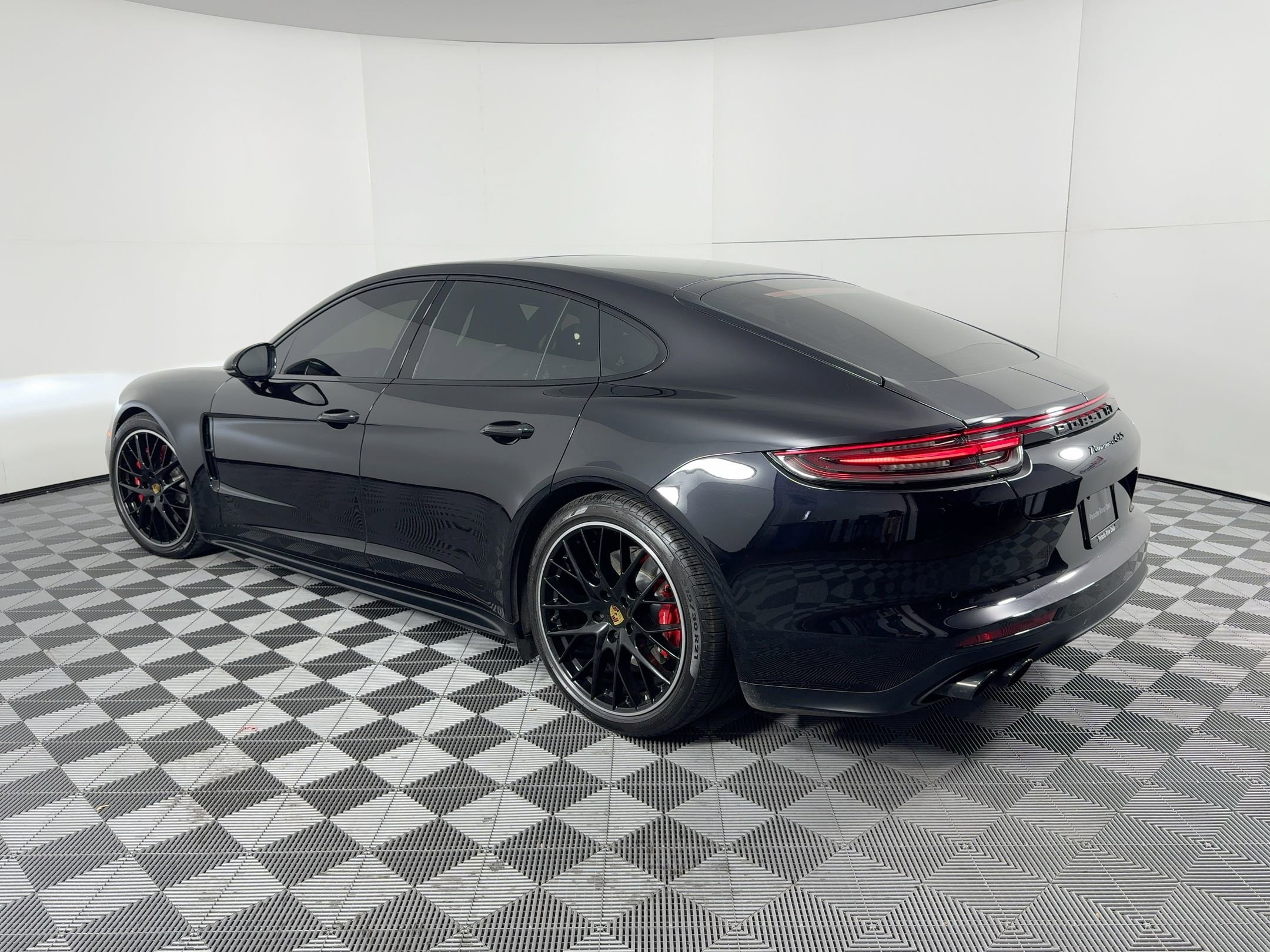 Panamera GTS Sedan