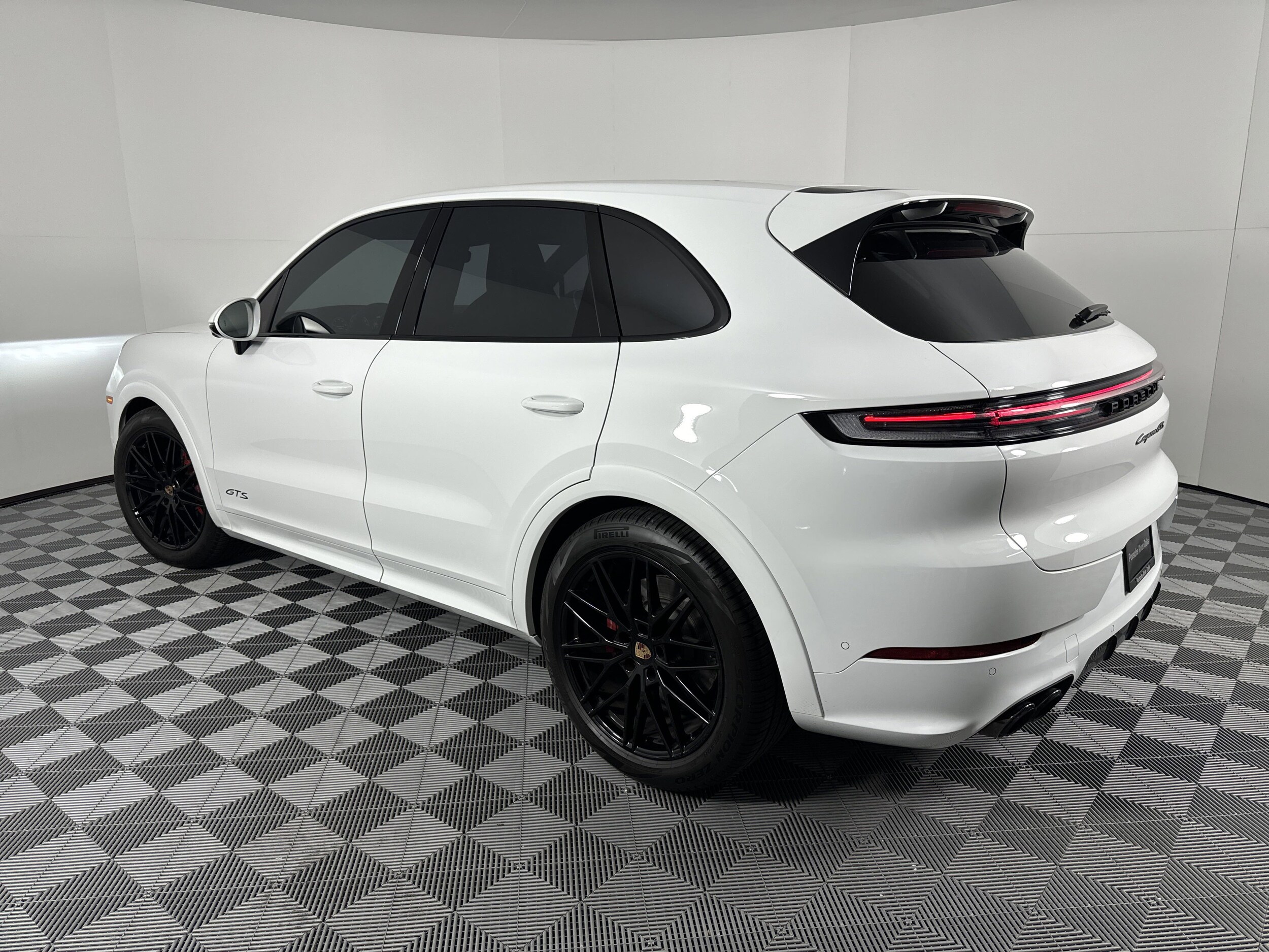 2025 Porsche Cayenne GTS photo 2
