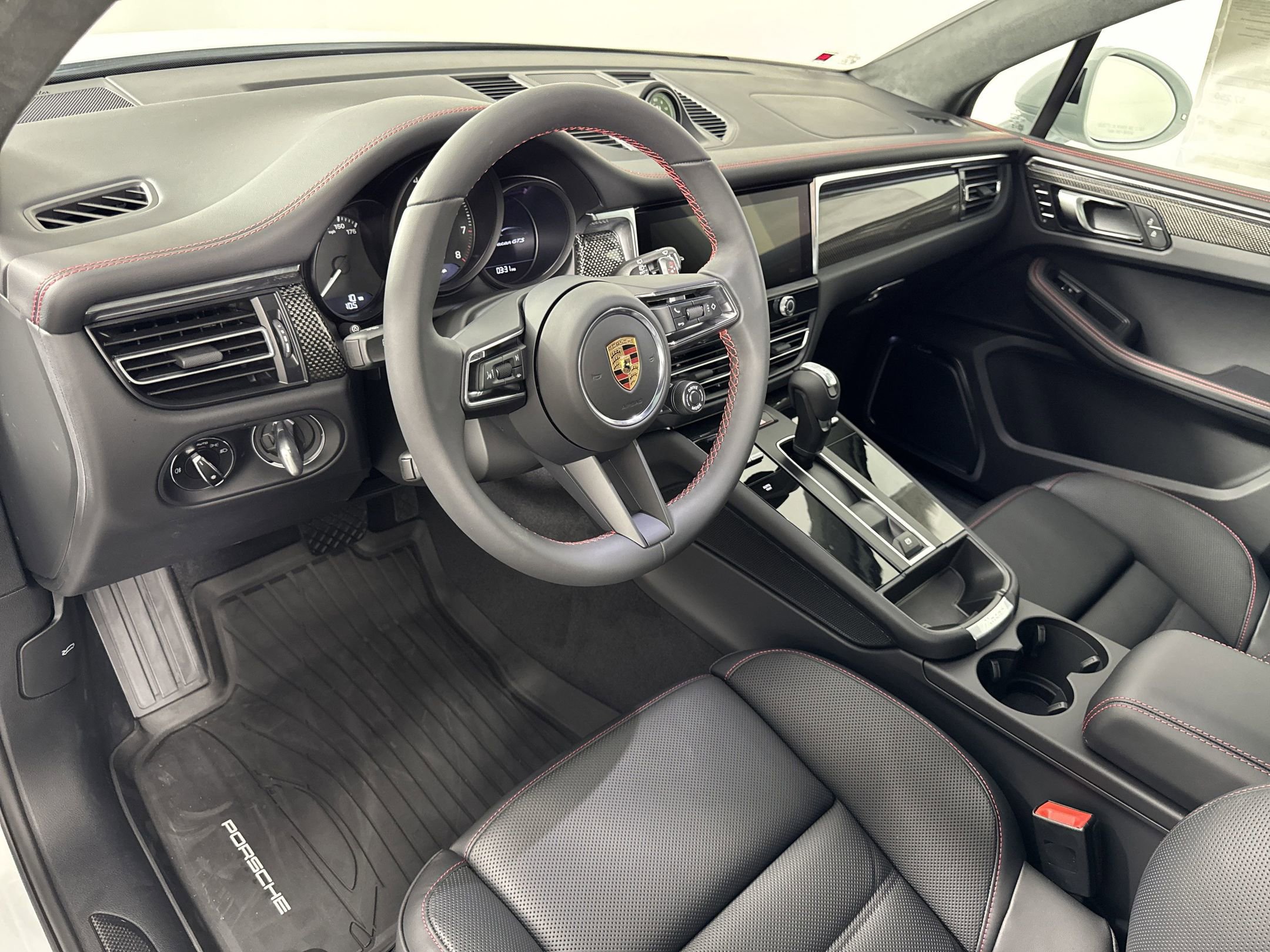2025 Porsche Macan GTS photo 4