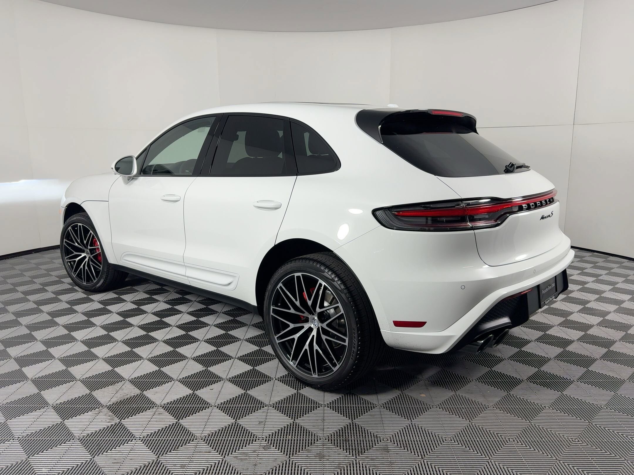 2026 Porsche Macan S photo 3