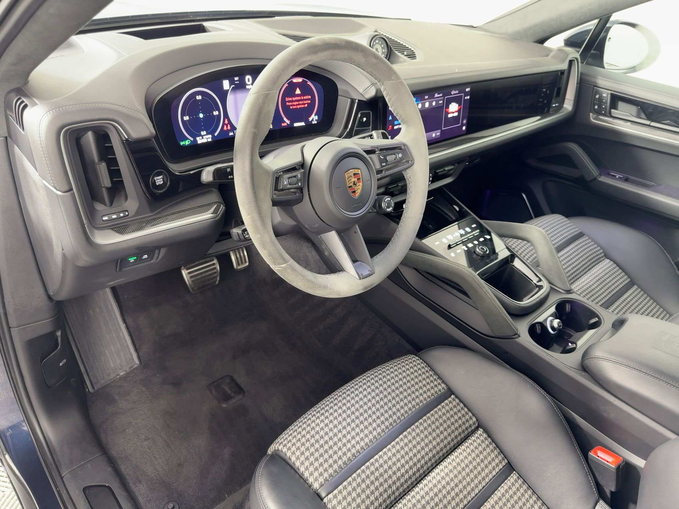 2024 Porsche Cayenne photo 4