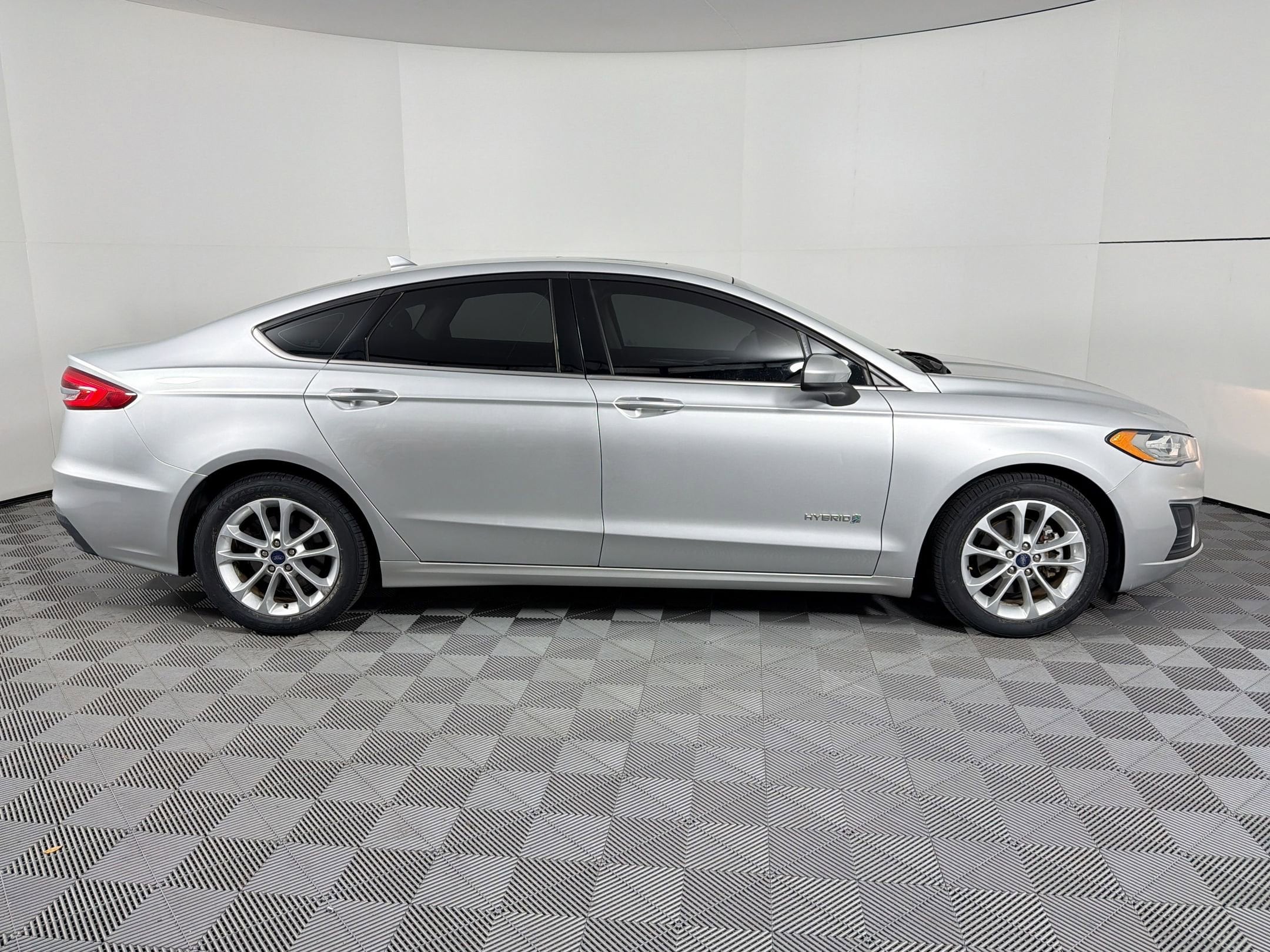 Fusion Hybrid SE Sedan