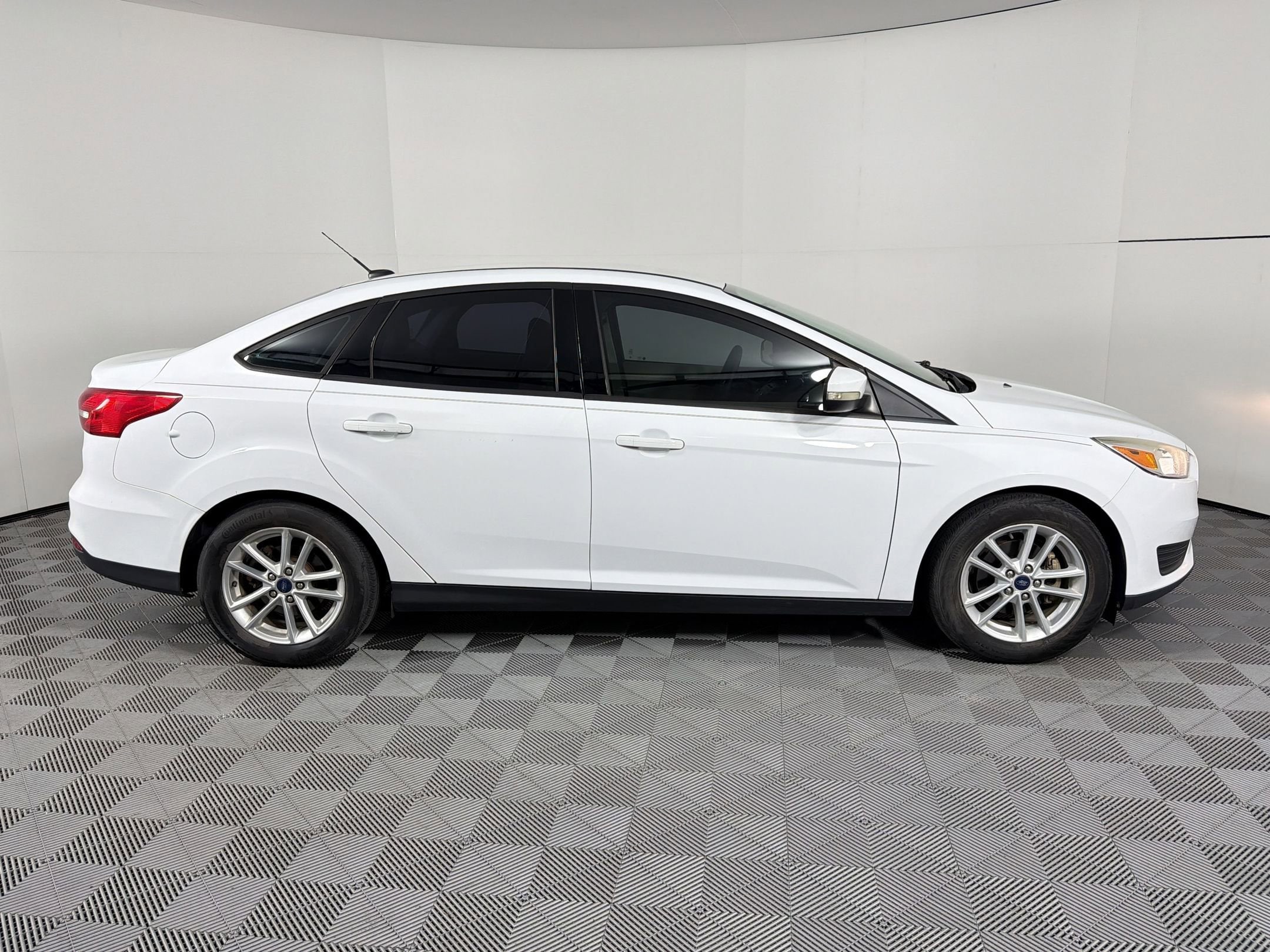Focus SE Sedan