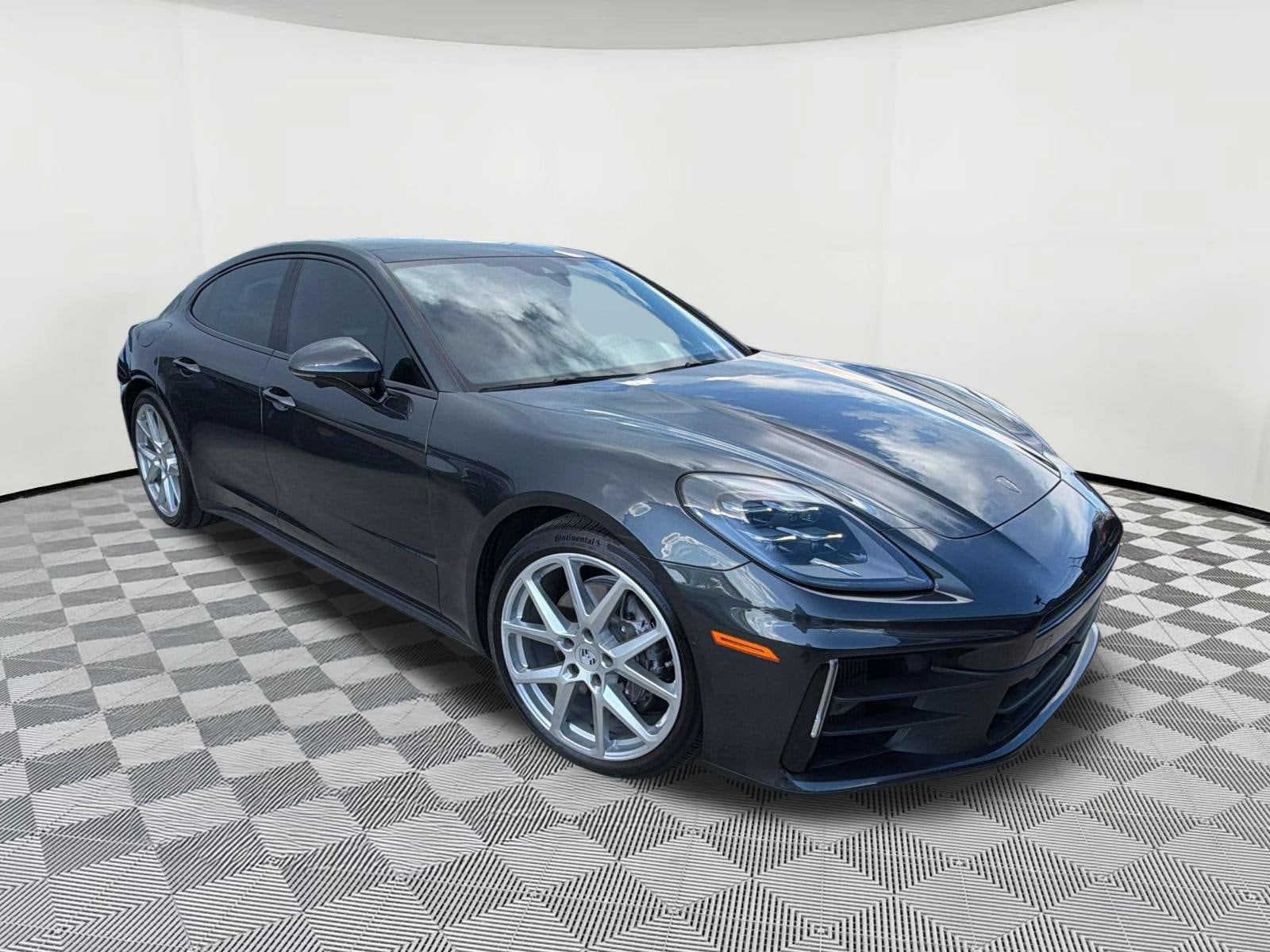 Panamera Panamera () Hatchback