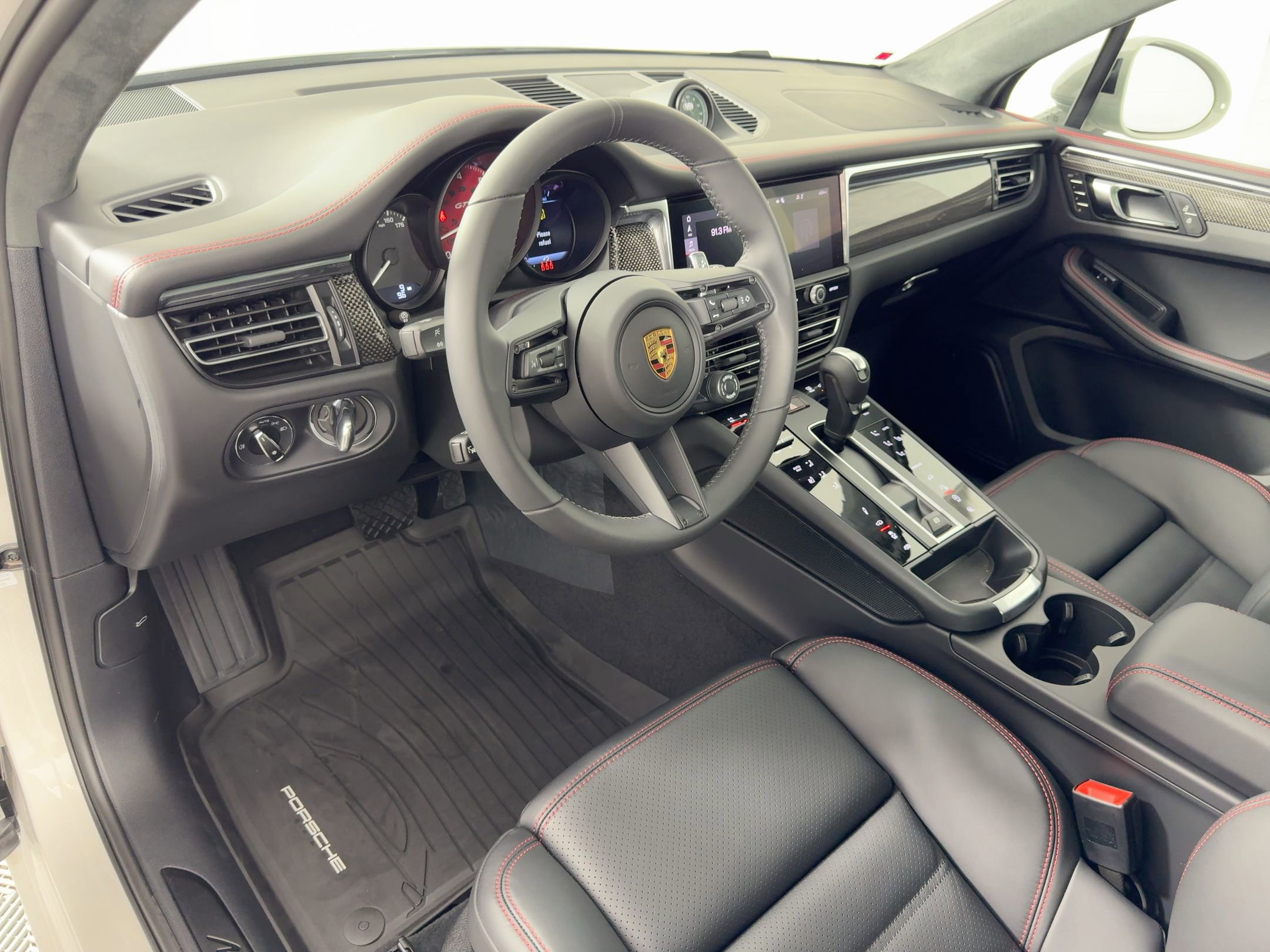 2026 Porsche Macan GTS photo 4