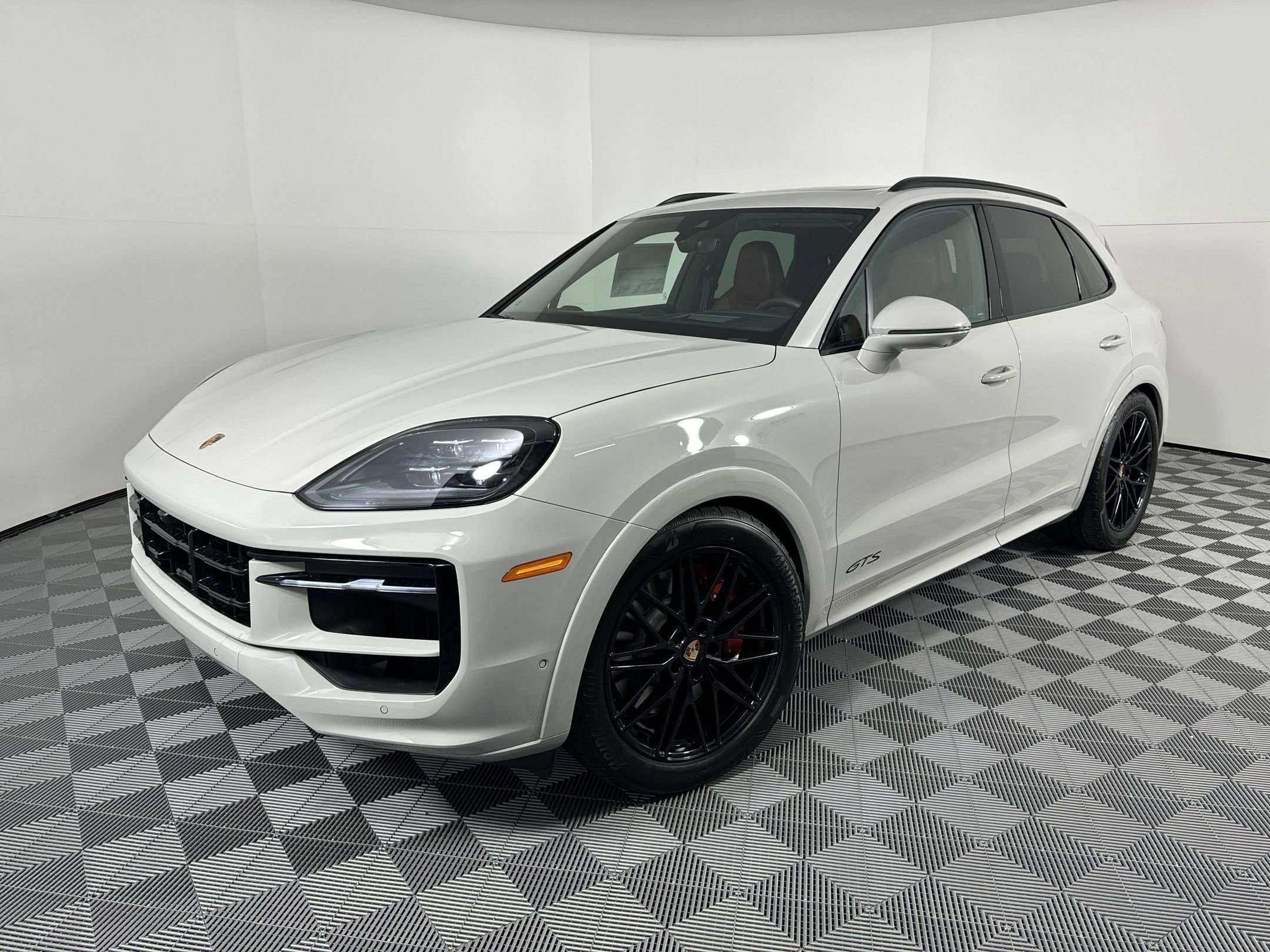 2025 Porsche Cayenne GTS
