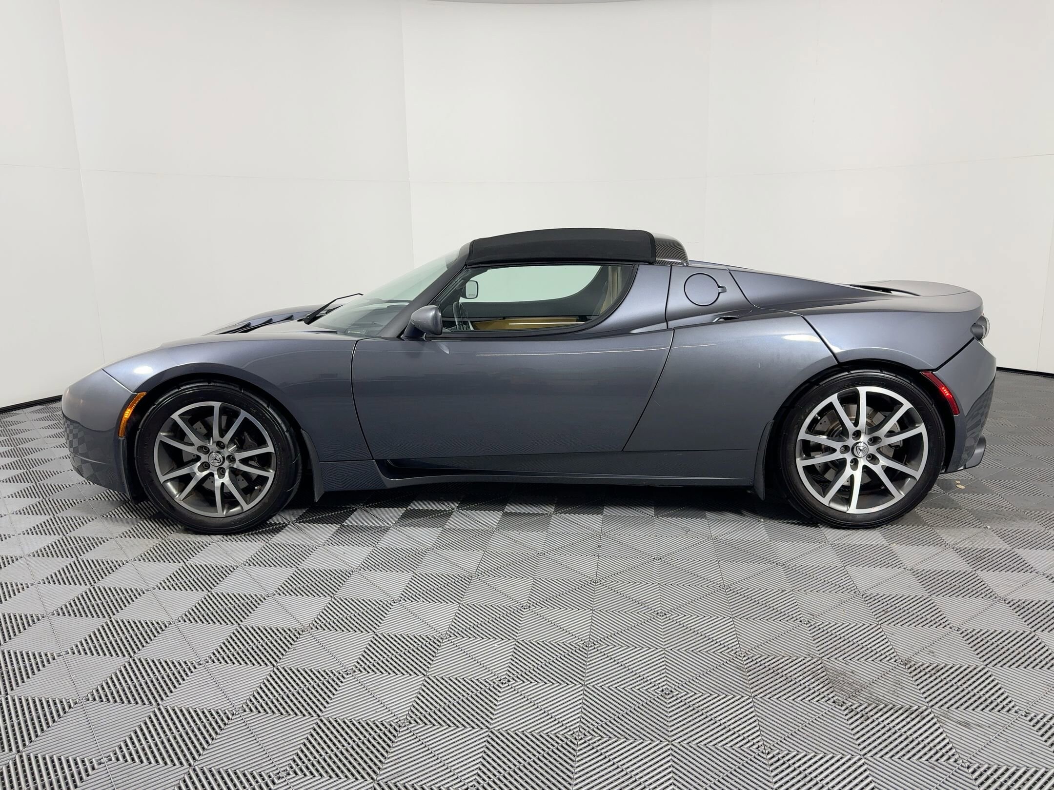 2008 Tesla Roadster photo 2