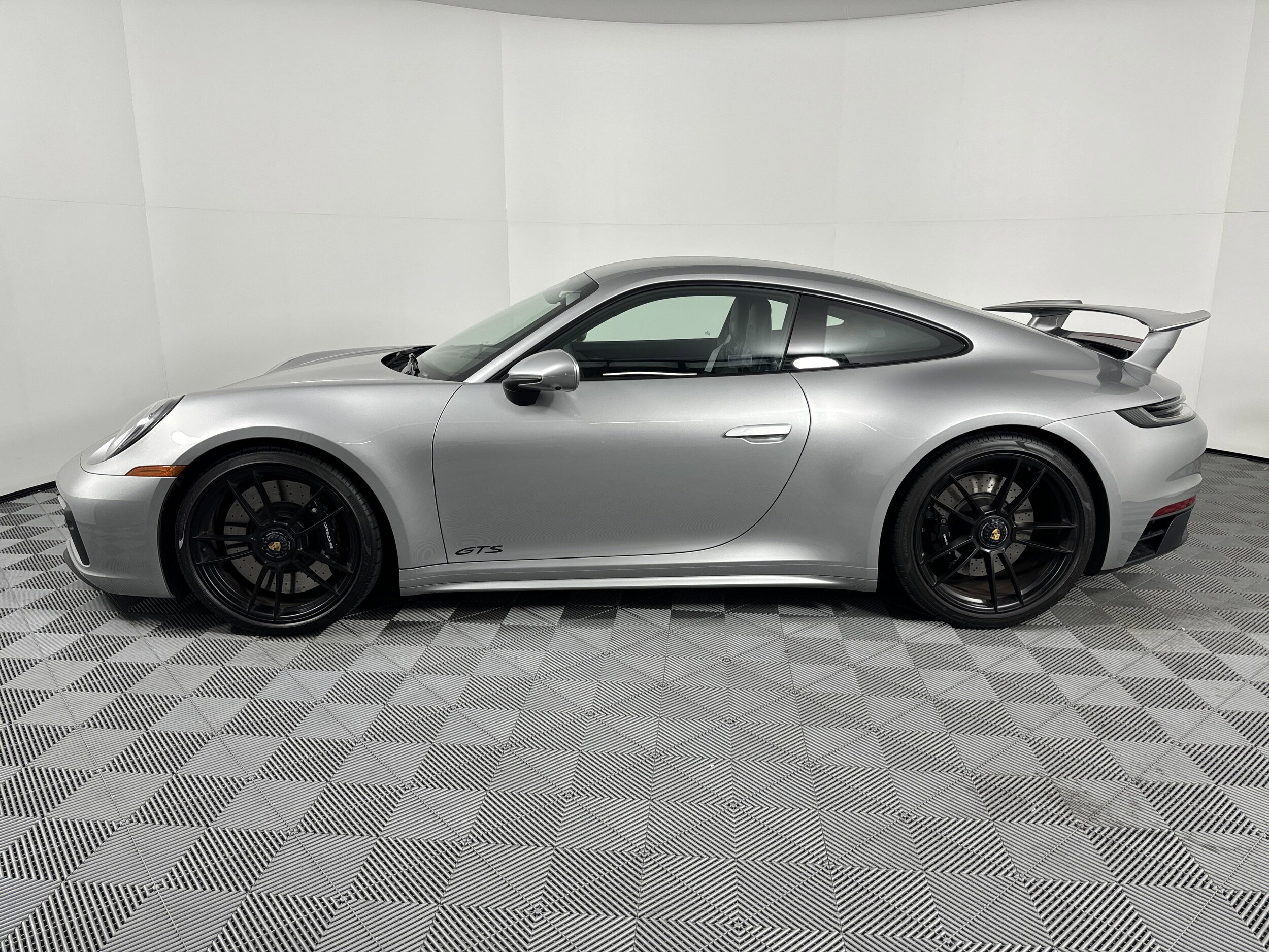 2024 Porsche 911 GTS photo 2