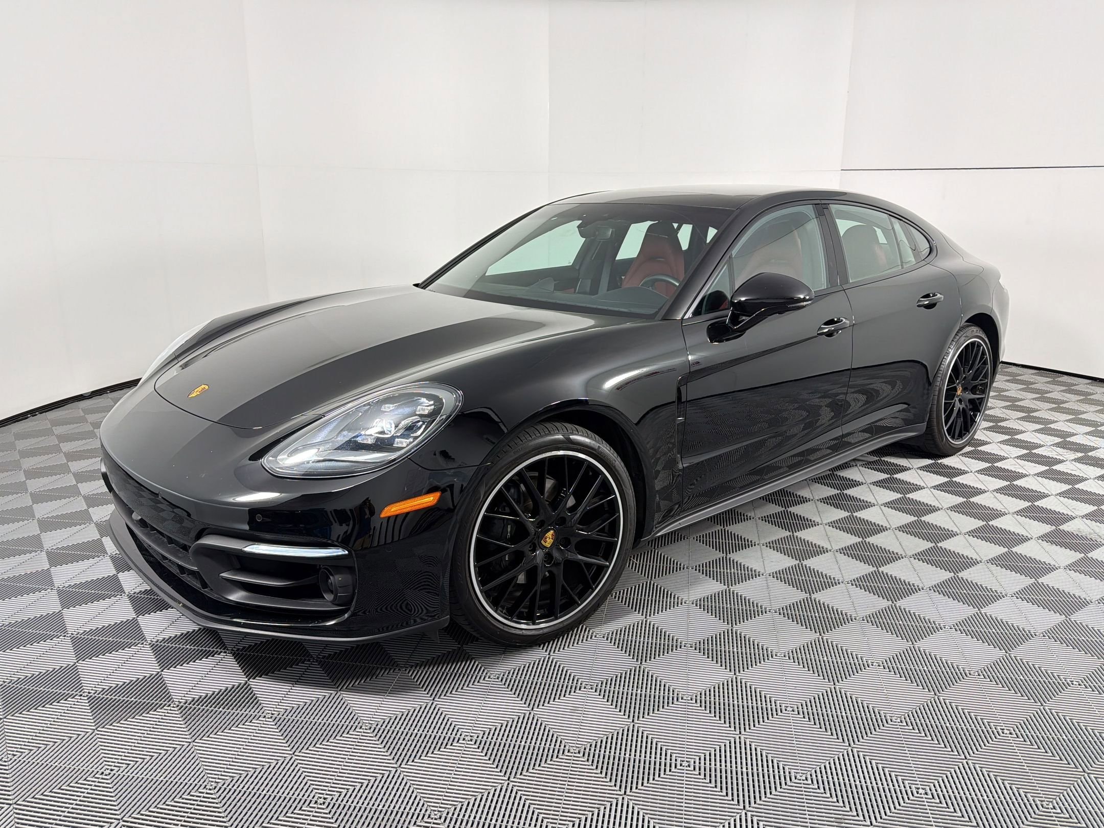 2023 Porsche Panamera's photo