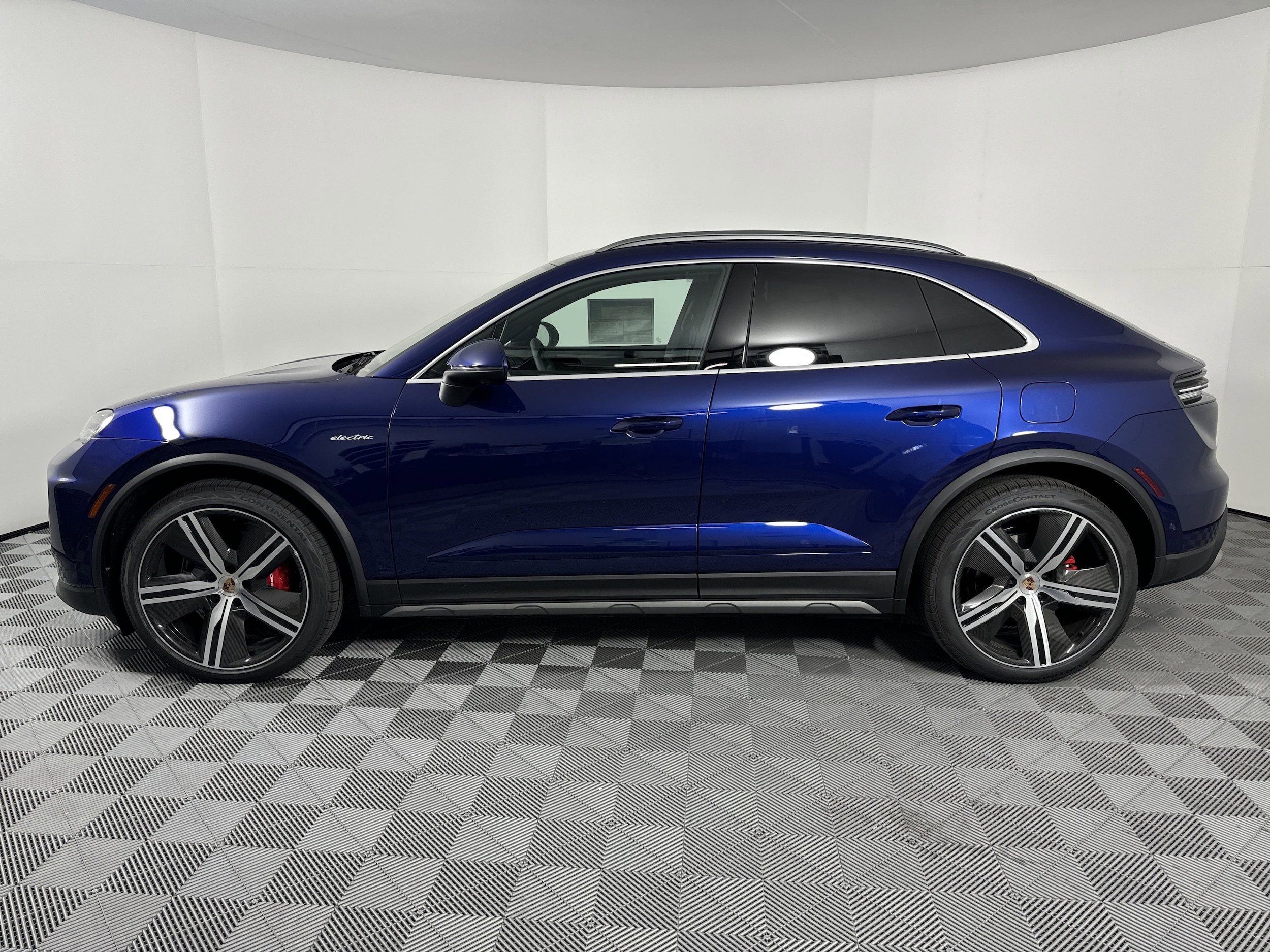Used 2025 Porsche Macan S with VIN WP1AB2XA9SL153711 for sale in Houston, TX