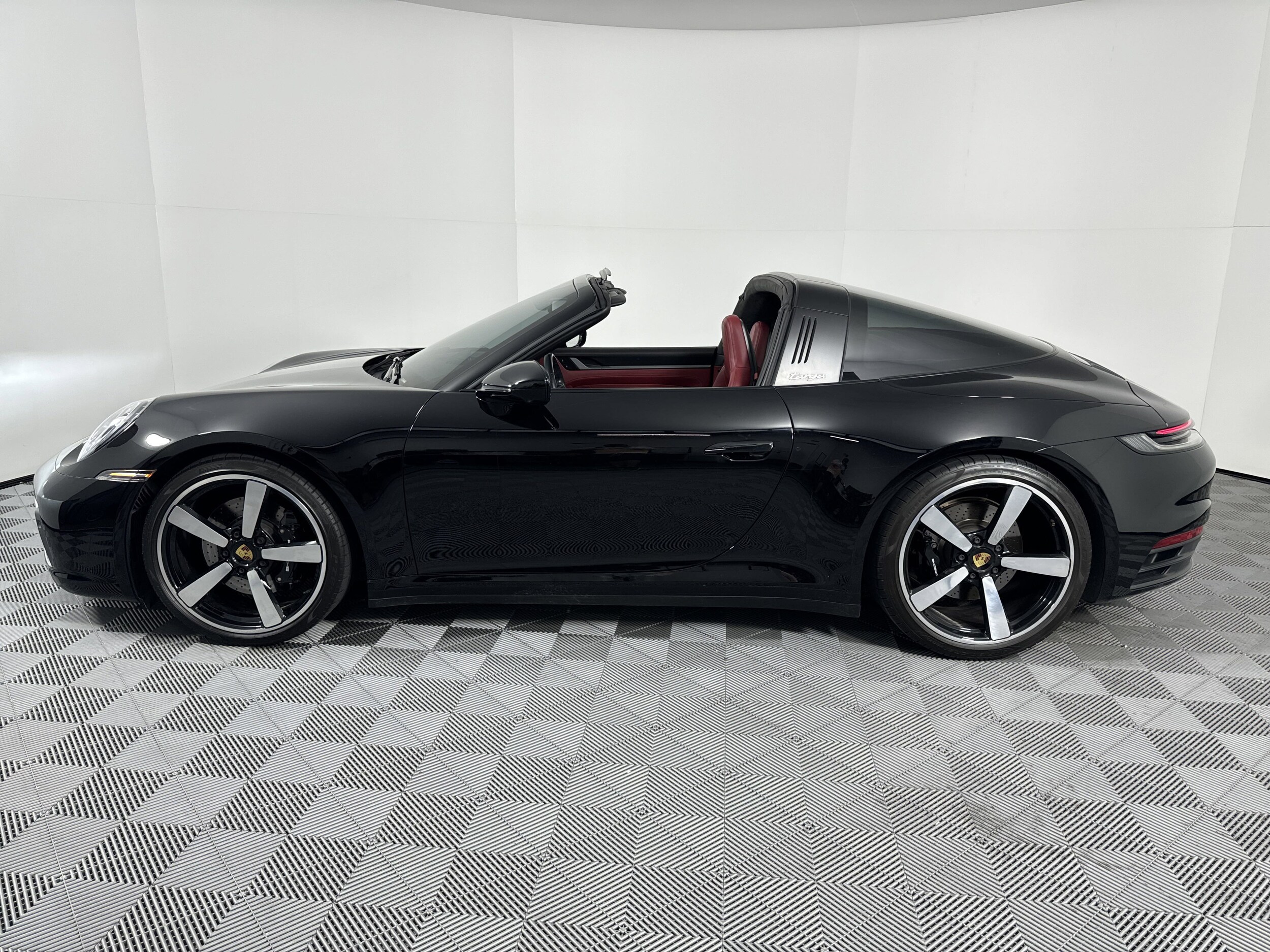 2021 Porsche 911 Targa 4S photo 2