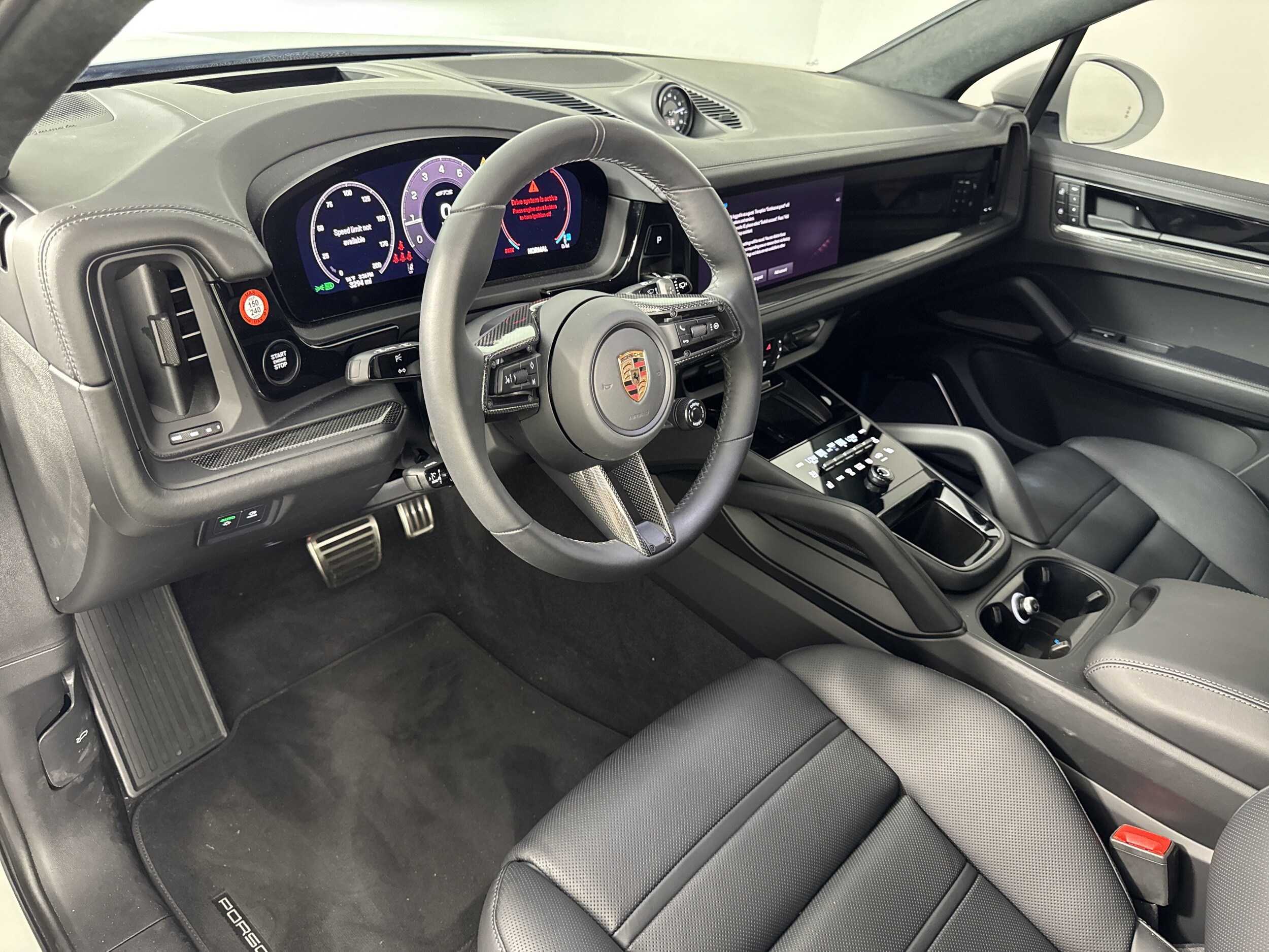 2025 Porsche Cayenne GTS photo 3
